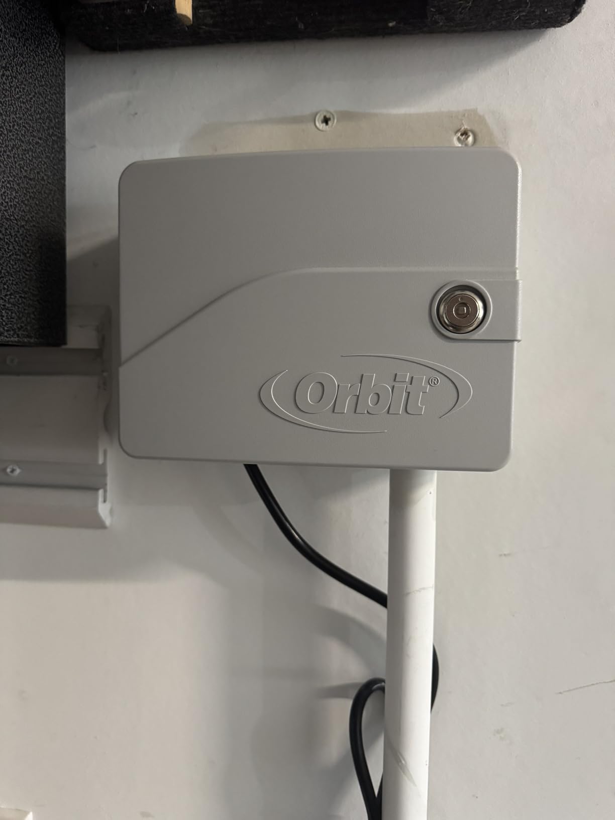 Orbit 57950 B-hyve 12-Zone Smart Indoor/Outdoor Sprinkler Controller customer photo 2