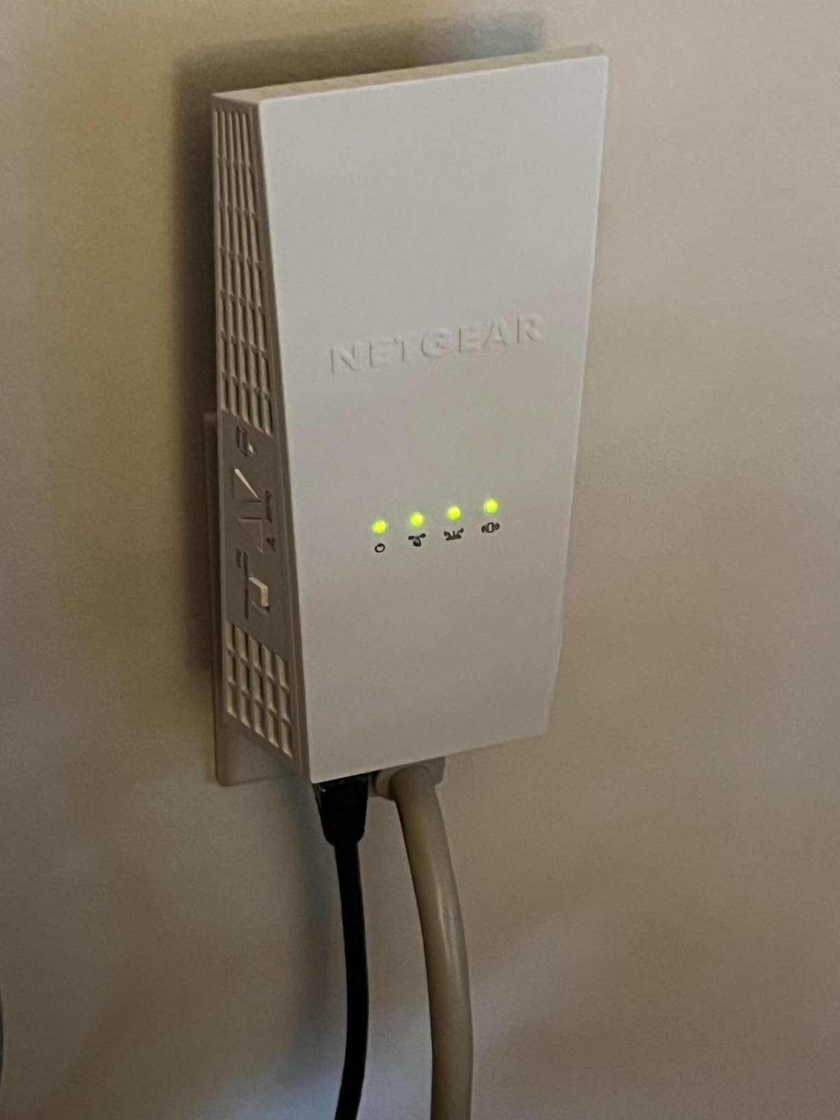 NETGEAR WiFi Mesh Range Extender (EX6400) - Add up to 2,100 sq. ft., 35 Devices - AC1900 Dual Band Wireless Signal Booster & Repeater (up to 1.9 Gbps Speed), Smart Roaming customer photo 1