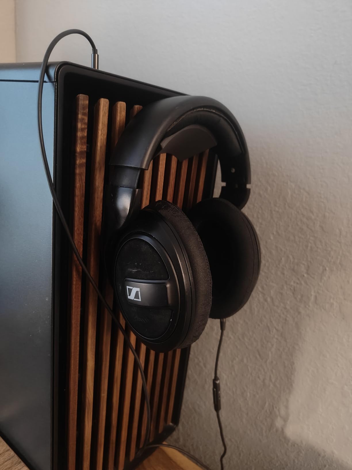 SENNHEISER HD 569 Closed Back Headphone customer photo 1