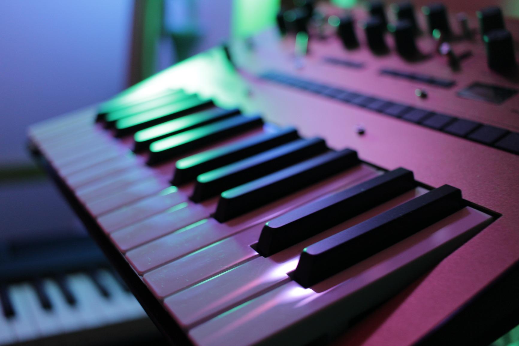 Korg monologue Monophonic Analog Synthesizer w/ 16-step Sequencer and OLED Oscilloscope - Blue customer photo 1