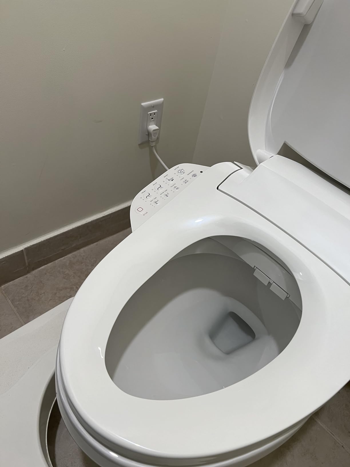 Kohler PureWash E590 Bidet Heated Toilet Seat, Elongated & Low Profile, Adjustable Water Pressure, Temperature & Dryer, Self Cleaning, Auto Deodorization, Easy Installation, White customer photo 2