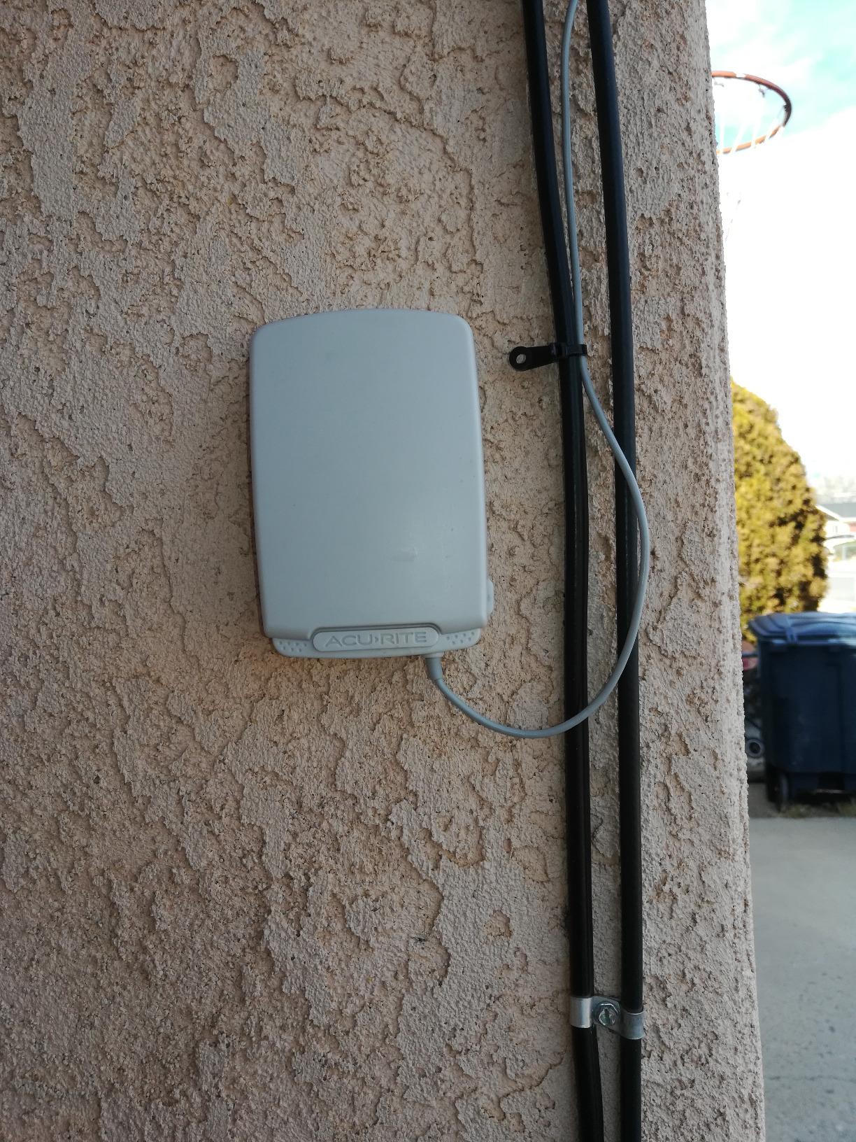 AcuRite Iris (5-in-1) Professional Weather Station with LCD Display and Lightning Detection (01022M) customer photo 2