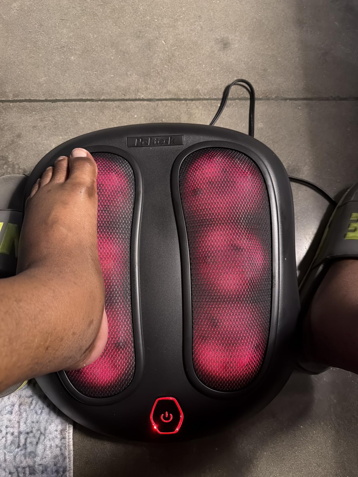 Nekteck Foot Massager with Heat, Shiatsu Heated Electric Kneading Foot Massager Machine for Neuropathy, Plantar Fasciitis, Feet Massage for Pain Relief, Circulation, Ideal Gifts for Man Woman Her Him customer photo 1