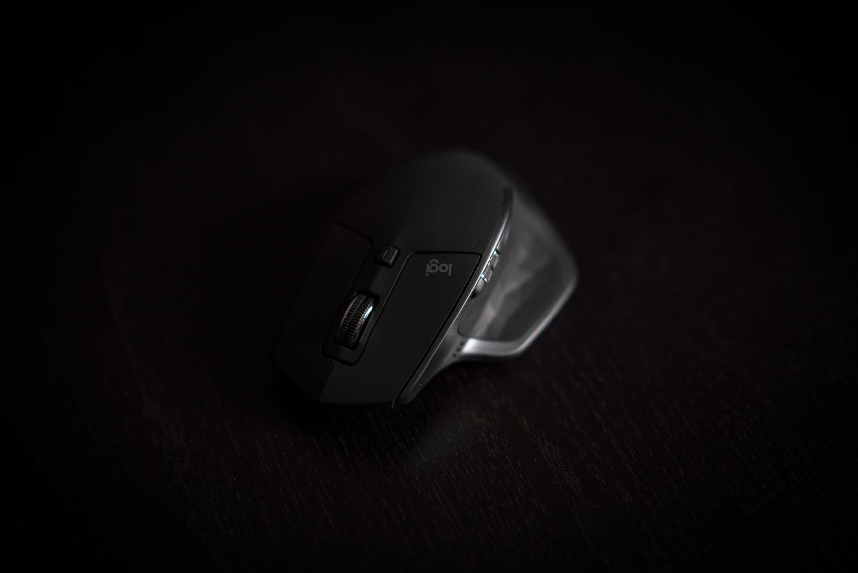 Logitech MX Master 2S Bluetooth Edition Wireless Mouse, Multi-Surface, Hyper-Fast Scrolling, Ergonomic, Rechargeable, Connects Up to 3 Mac/PC Computers, Color-Graphite customer photo 1