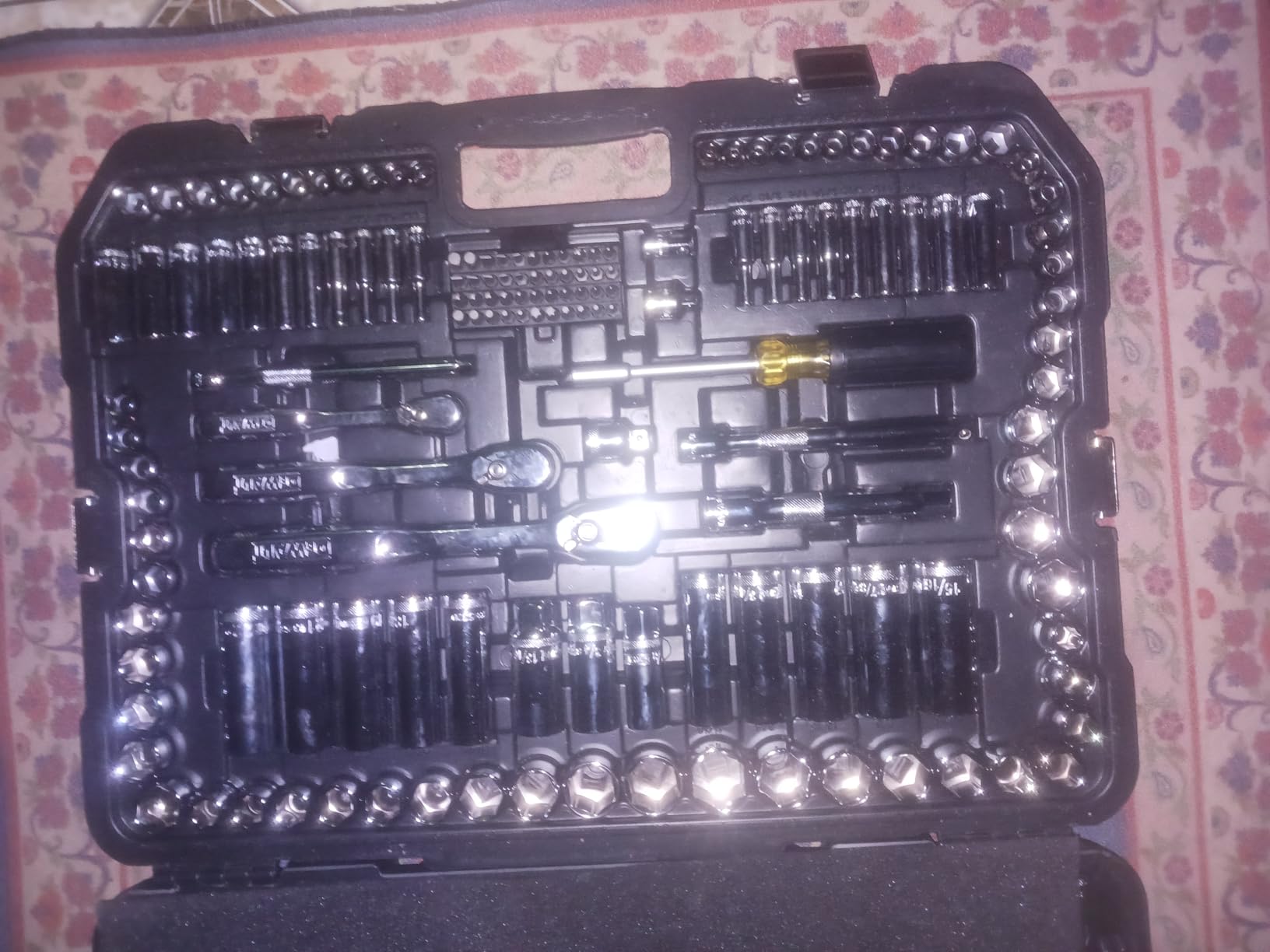 DEWALT Mechanic Tool Set, 247-Piece, 1/4 in., 3/8 in. and 1/2 in. Drive, SAE, Ratchets, Sockets, Hex Keys, Combination Wrenches (DWMT81535) customer photo 1