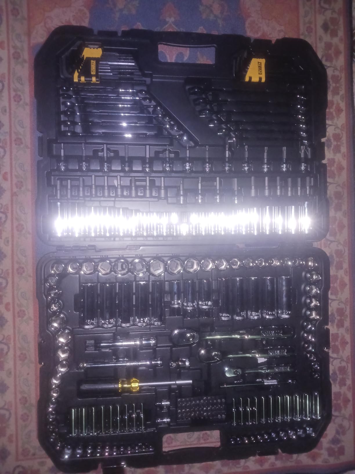 DEWALT Mechanic Tool Set, 247-Piece, 1/4 in., 3/8 in. and 1/2 in. Drive, SAE, Ratchets, Sockets, Hex Keys, Combination Wrenches (DWMT81535) customer photo 2