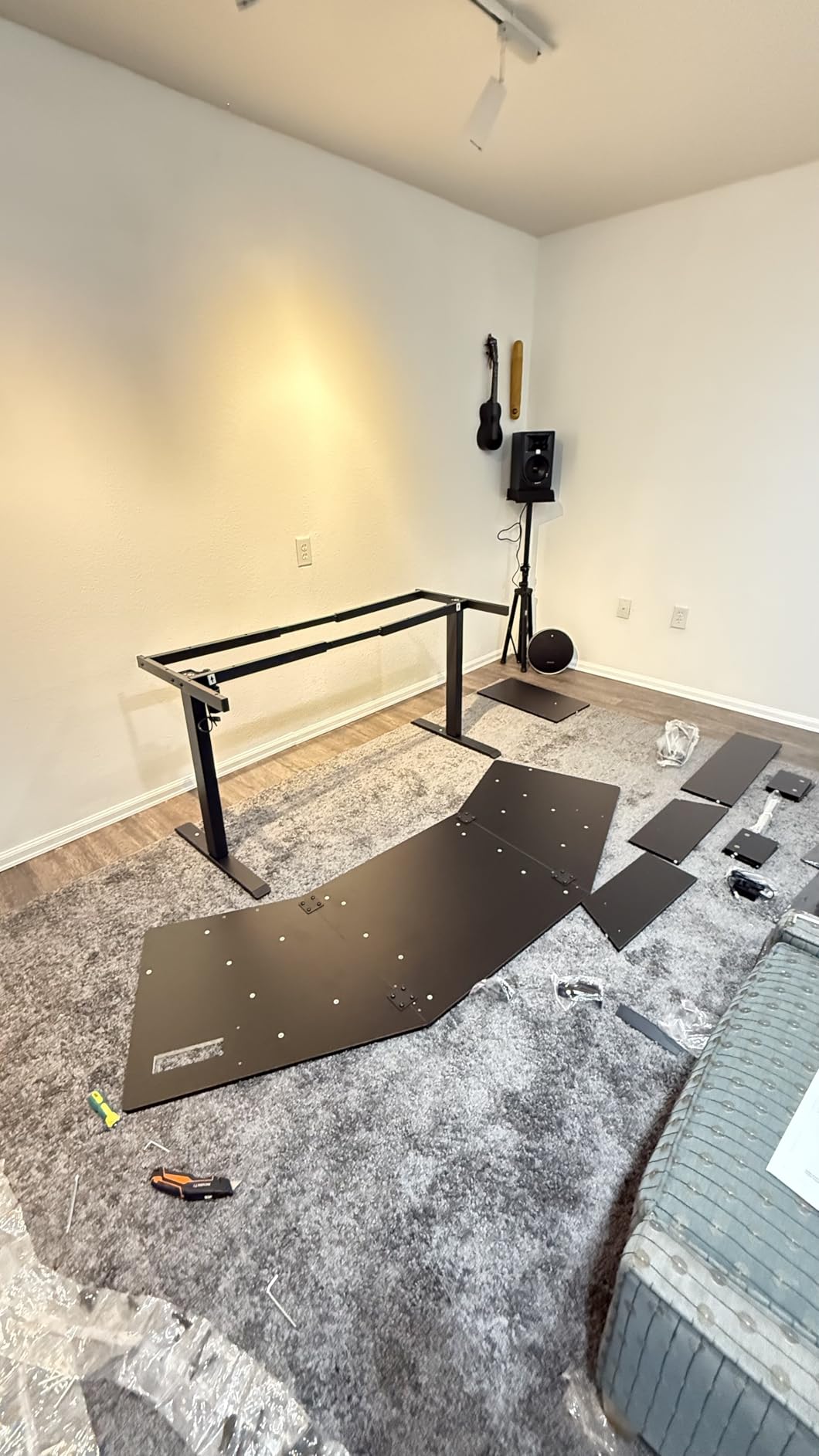 Pyle Adjustable Speaker Stand Pair - Dual Studio Monitor Tripod with Metal Base, Anti-Slip Speaker Pads, Height Adjustment from 34 to 53 inches - Ideal for Home, Studio, and DJ Use, 90 lbs Weight Capacity customer photo 1