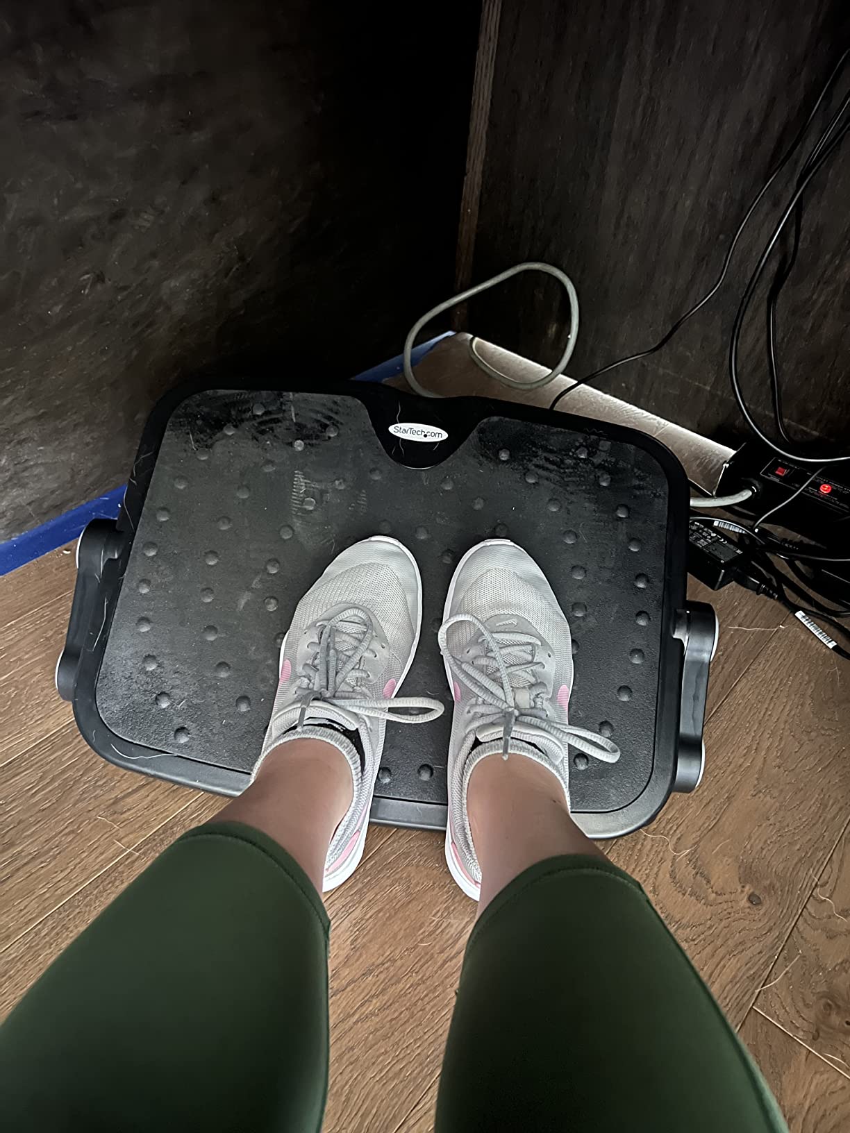 StarTech.com Under Desk Foot Rest - 18in x 14in - Adjustable Height and Angle - Foot Stool - Footrest for Desk - Office Foot Rest, TAA (FTRST1) customer photo 1
