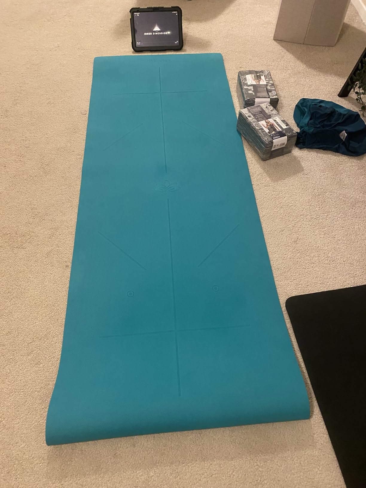 Heathyoga Eco Friendly Non Slip Yoga Mat, Body Alignment System, SGS Certified TPE Material - Textured Non Slip Surface and Optimal Cushioning customer photo 1