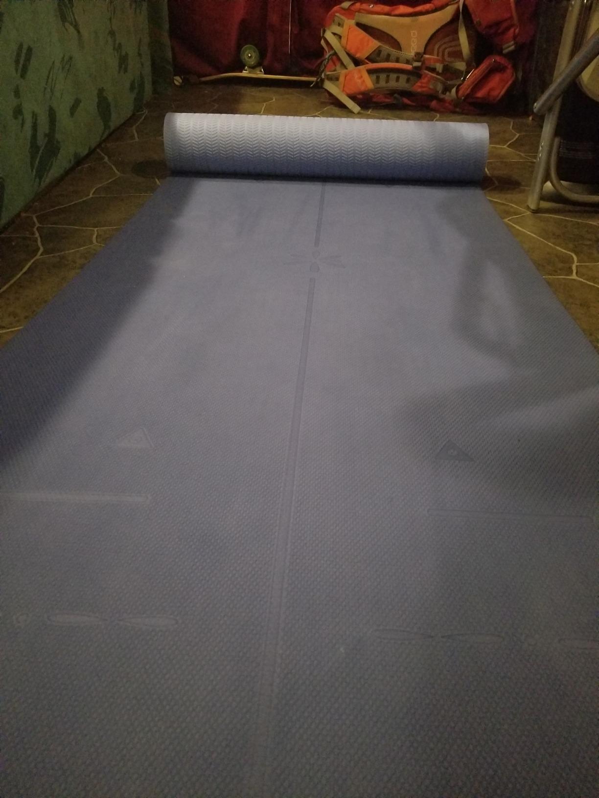 Heathyoga Eco Friendly Non Slip Yoga Mat, Body Alignment System, SGS Certified TPE Material - Textured Non Slip Surface and Optimal Cushioning customer photo 2