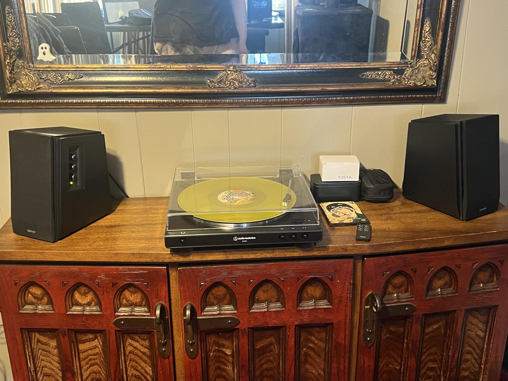 Edifier R1700BT Amplified Bluetooth Bookshelf Speaker System, 2.0 Powered Active Speakers 66 Watt RMS - Wooden customer photo 2