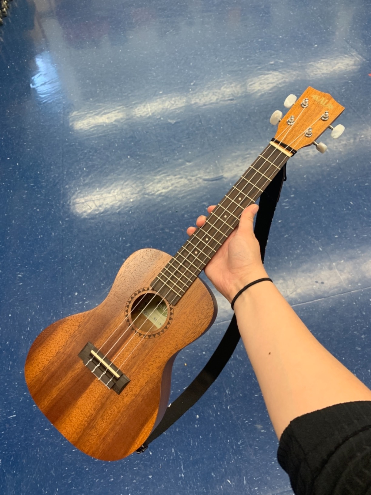 Kala KA-15C Satin Mahogany Concert Ukulele Bundle with Gig Bag, Tuner, Strap, Strings, Austin Bazaar Instructional DVD, and Polishing Cloth customer photo 1