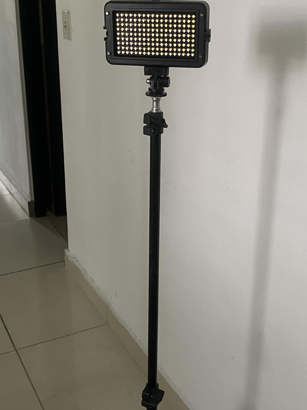 VILTROX VL-162T CRI95+ LED Video Light, Portable Camera Photo Light Panel Dimmable for DSLR Camera Camcorder with Battery, Charger, High Brightness, 3300K-5600K Bi-Color, White Filter and LCD Display customer photo 1