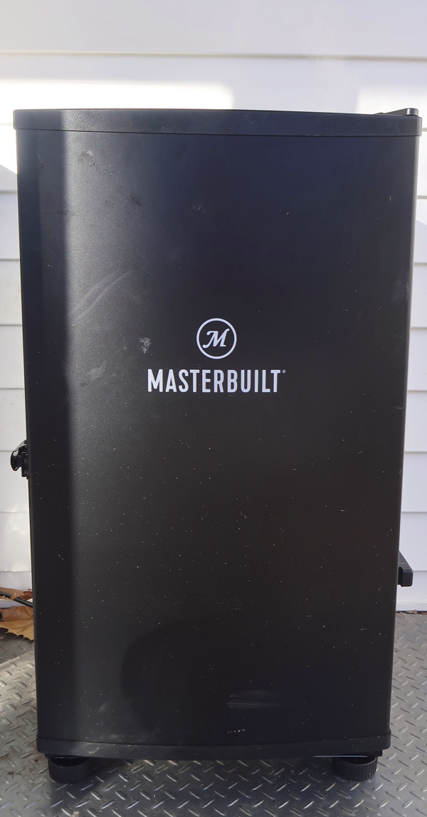 Masterbuilt® 30-inch Digital Electric Vertical BBQ Smoker with Side Wood Chip Loader, Chrome Racks and 710 Cooking Square Inches in Black, Model MB20071117 customer photo 1