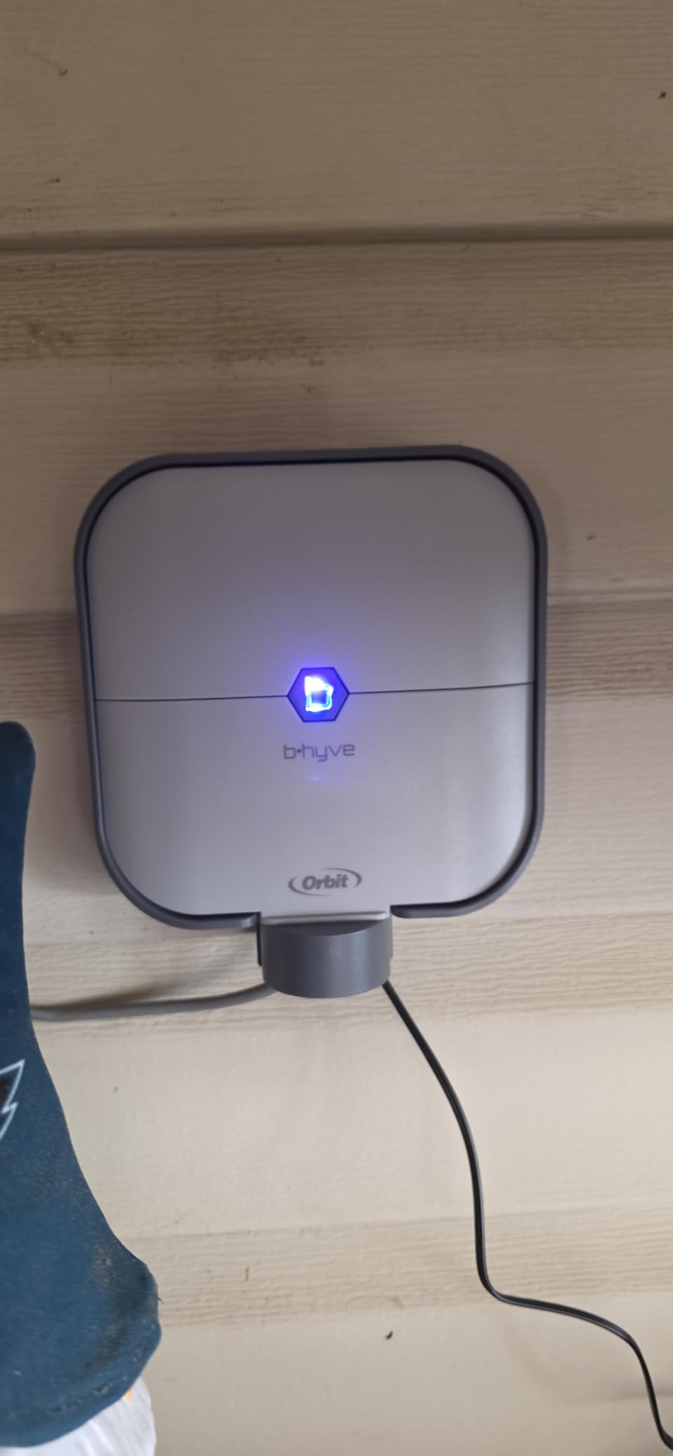 Orbit 57925 B-hyve 8-Zone Smart Indoor Sprinkler Controller customer photo 2