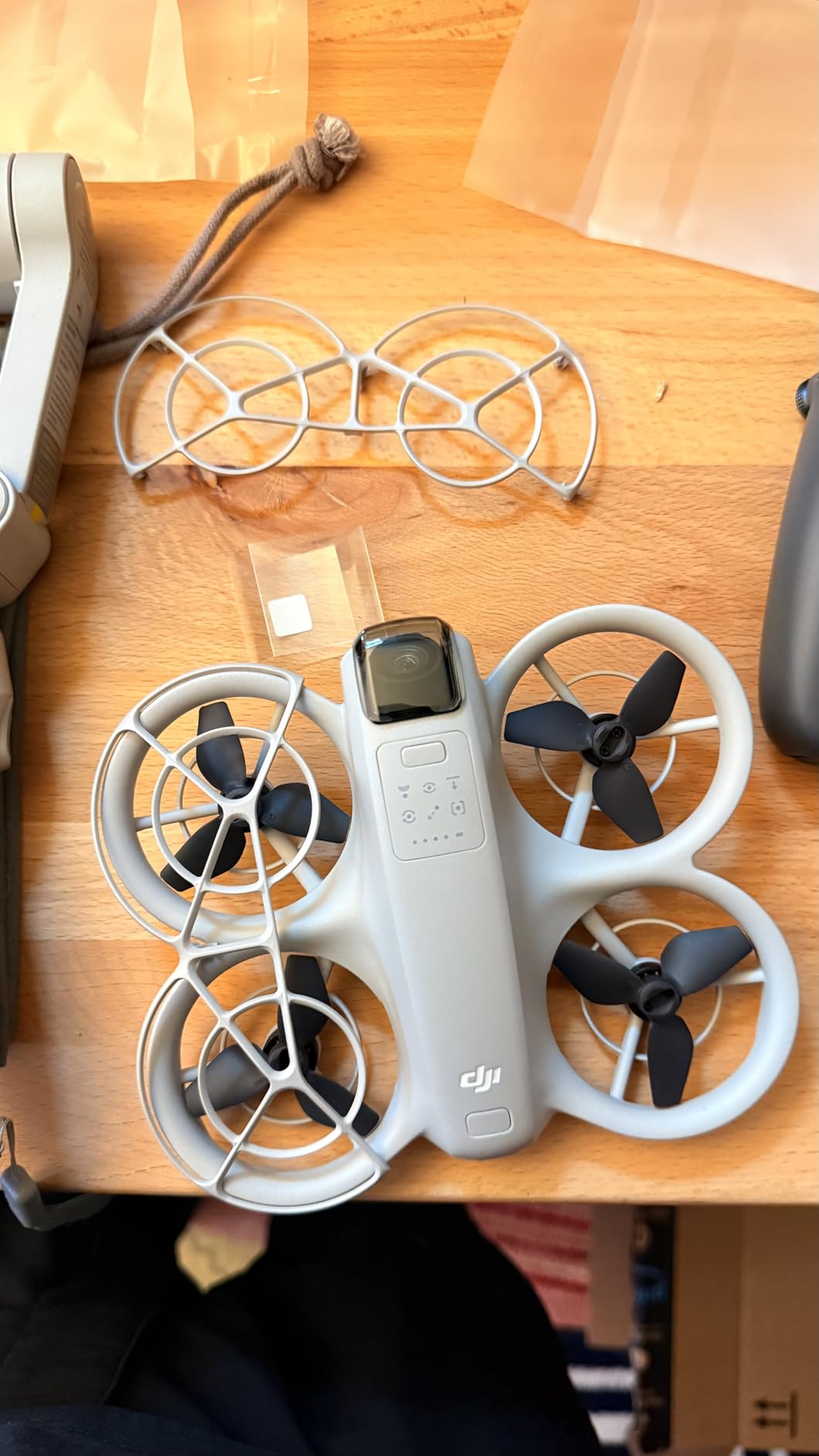 DJI Neo Motion Fly More Combo, Mini Drone with 4K UHD Camera for Adults, 135g Self Flying Drone with Palm Takeoff, Subject Tracking, QuickShots, with RC Motion 3 and 3 Batteries customer photo 1