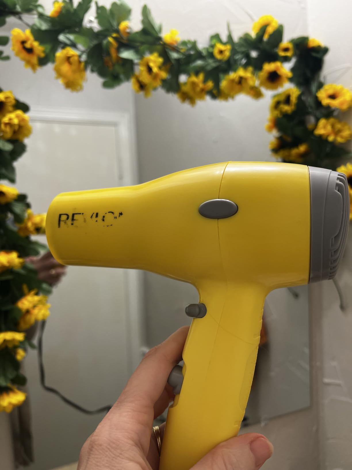 REVLON Compact Hair Dryer | 1875W Lightweight Design, Perfect for Travel, (Yellow), Plastic customer photo 2