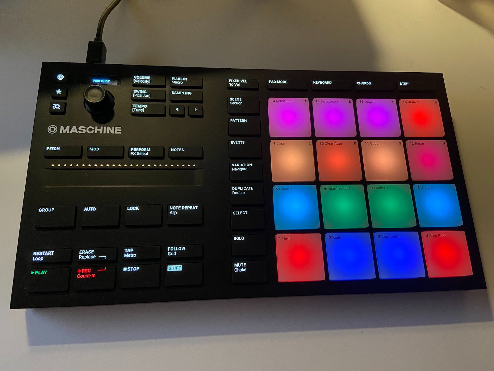 Native Instruments Maschine Mikro Mk3 Drum Controller customer photo 1