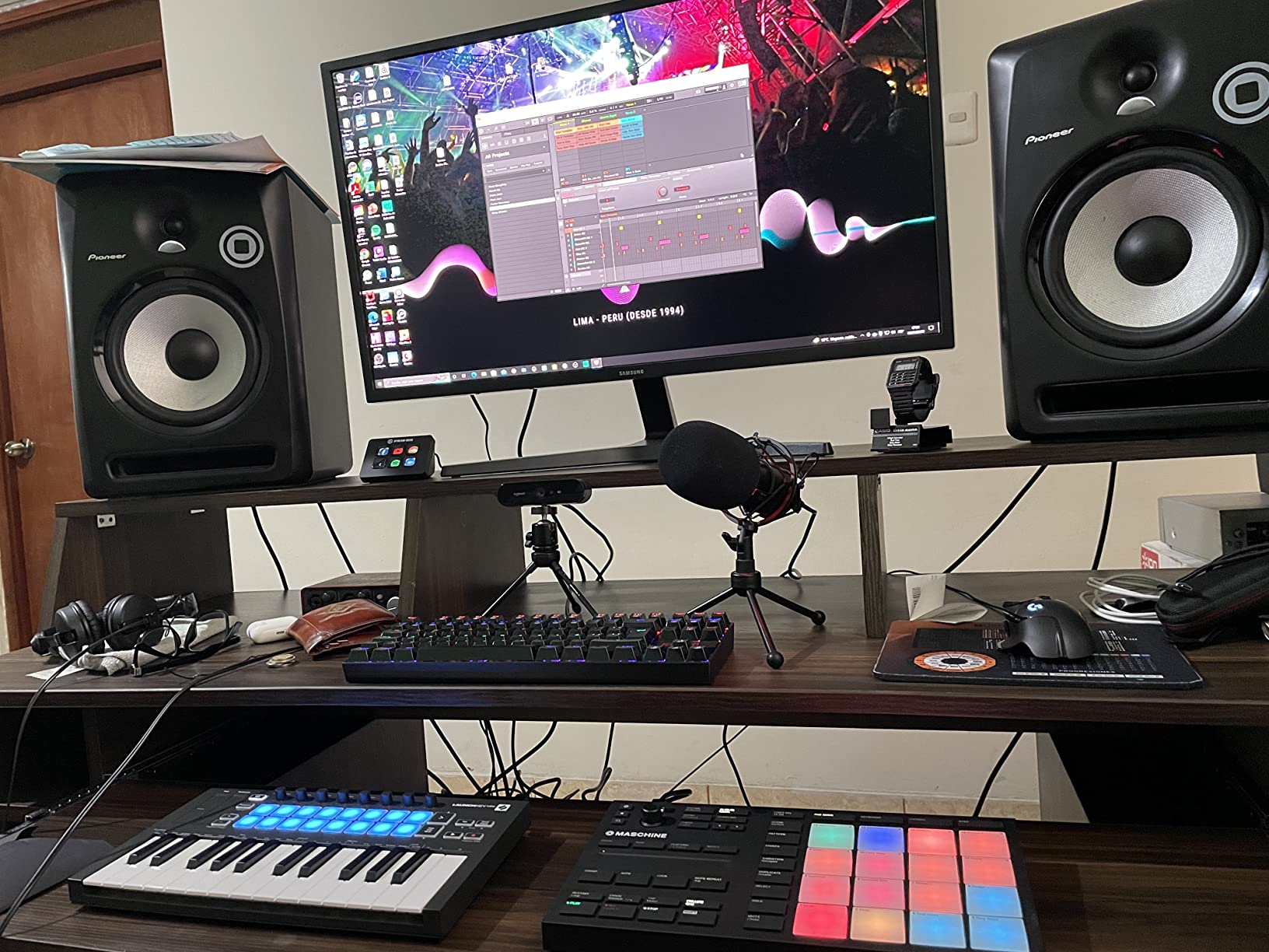 Native Instruments Maschine Mikro Mk3 Drum Controller customer photo 2