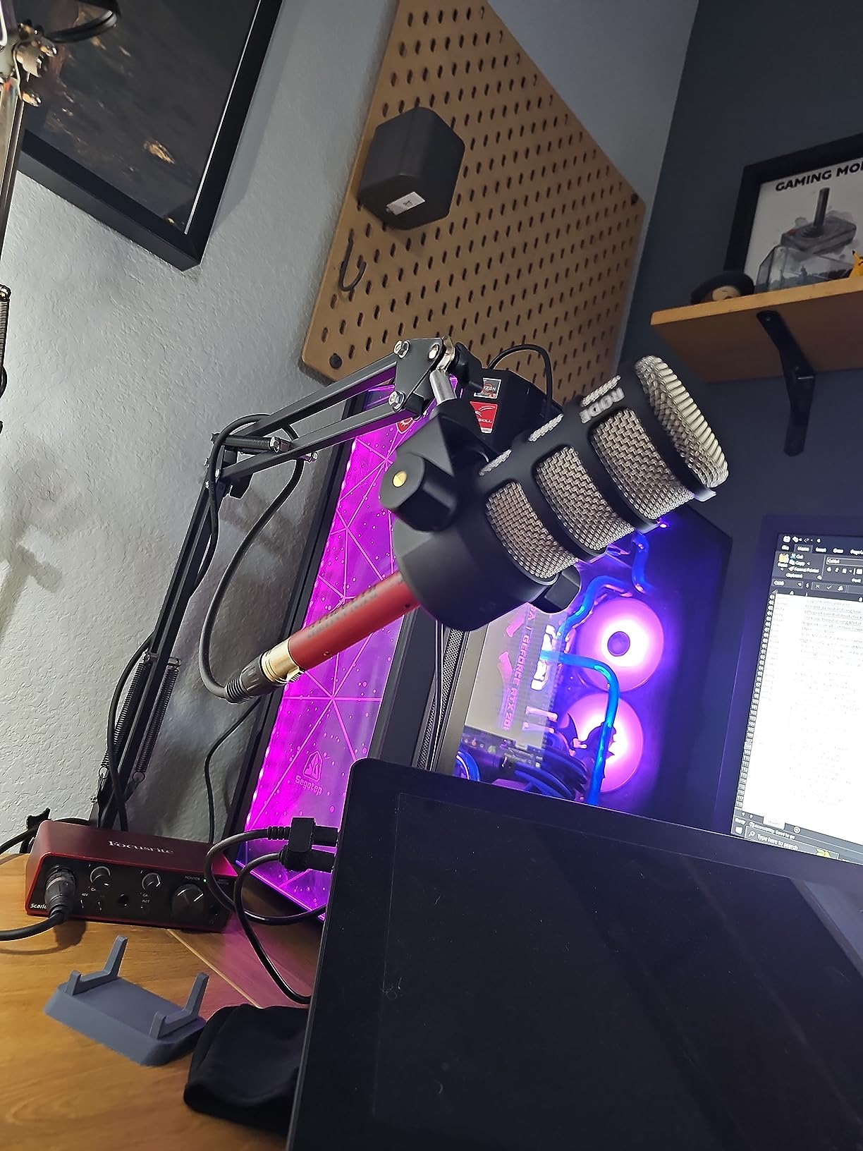 SE ELECTRONICS DM1 Dynamite Ultra-Slim Inline Microphone Preamp for Ribbon & Dynamic Microphones - Mic Preamp with +28dB Gain for Clean, Natural Sound - Ideal for Podcasting & Live Sound (Red) customer photo 1