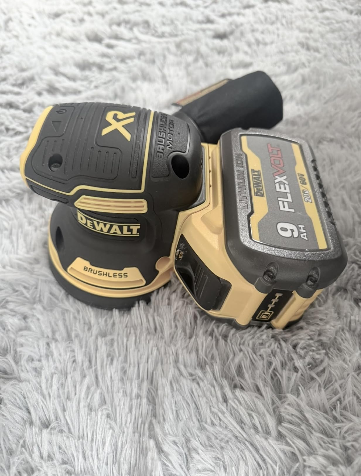 DEWALT 20V MAX Orbital Sander, Tool Only (DCW210B) customer photo 1