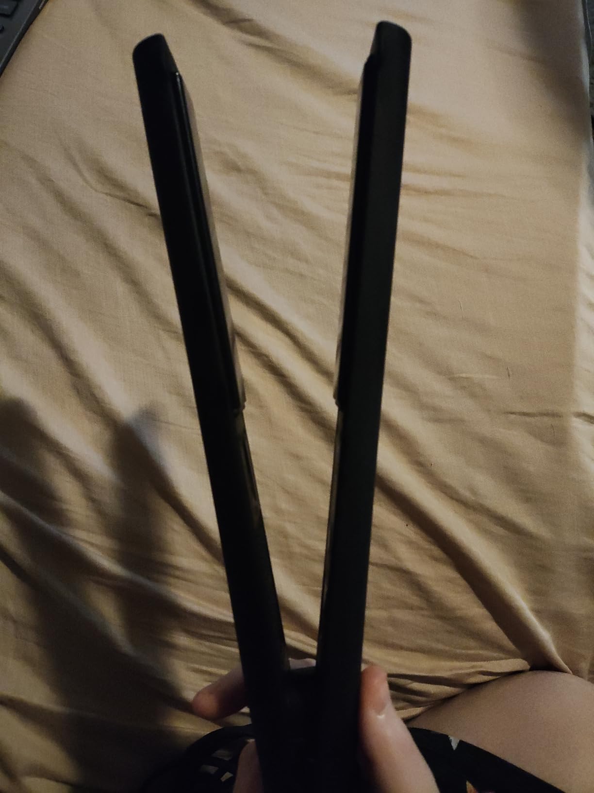 HOT TOOLS Black Gold Ionic 1 1/4 Inch Flat Iron, Use as Straightener for Sleek Straight Hair or Use Rounded Edges for Shiny Curls customer photo 2