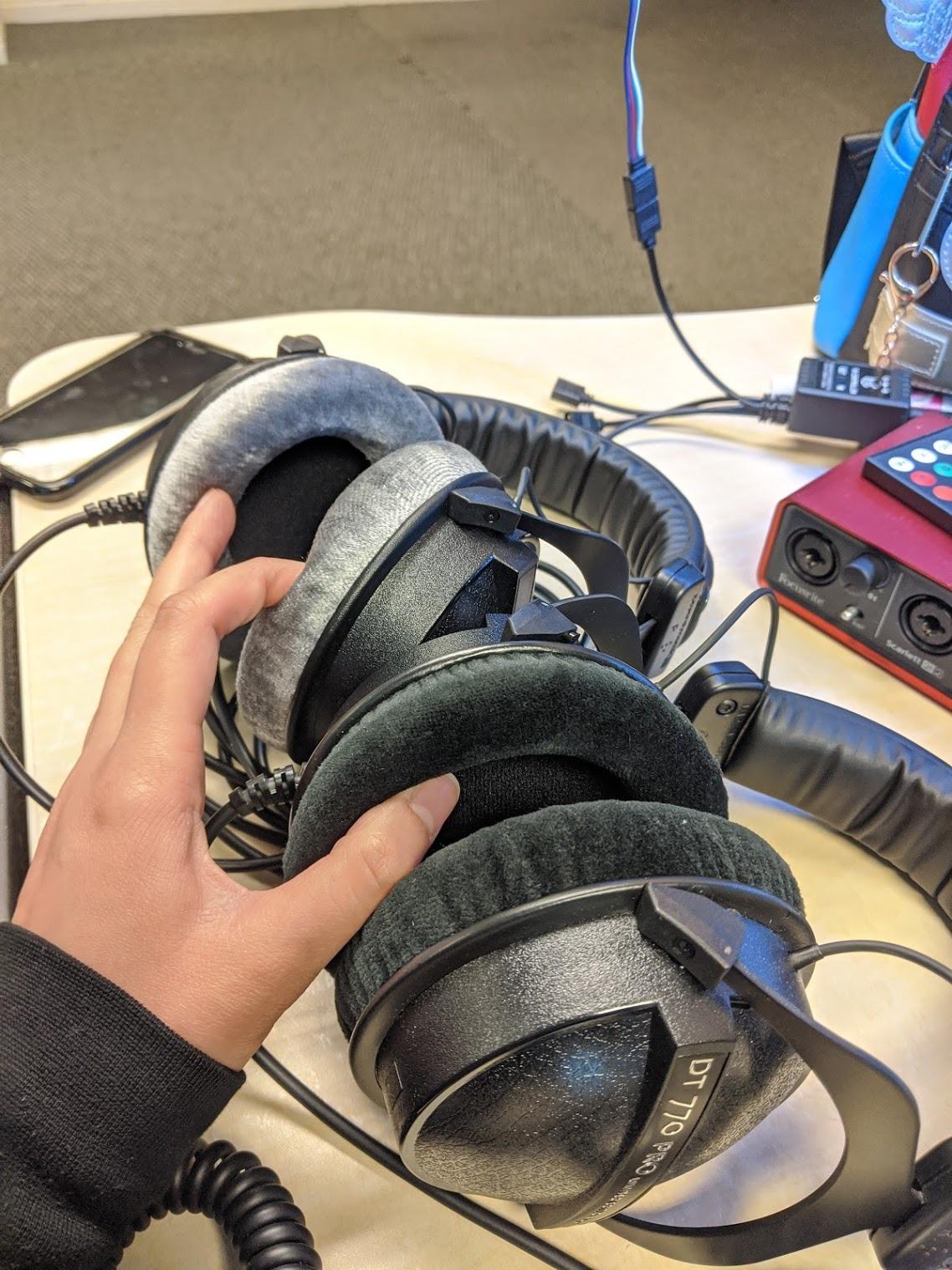 beyerdynamic DT 770 PRO, 250 Ohm, Closed Back, Over Ear, Wired Professional Studio Headphones, Audio Monitors, Audiophile, 3m Coiled Cable, Black with Limited Edition Black Velour Ear Pads customer photo 1