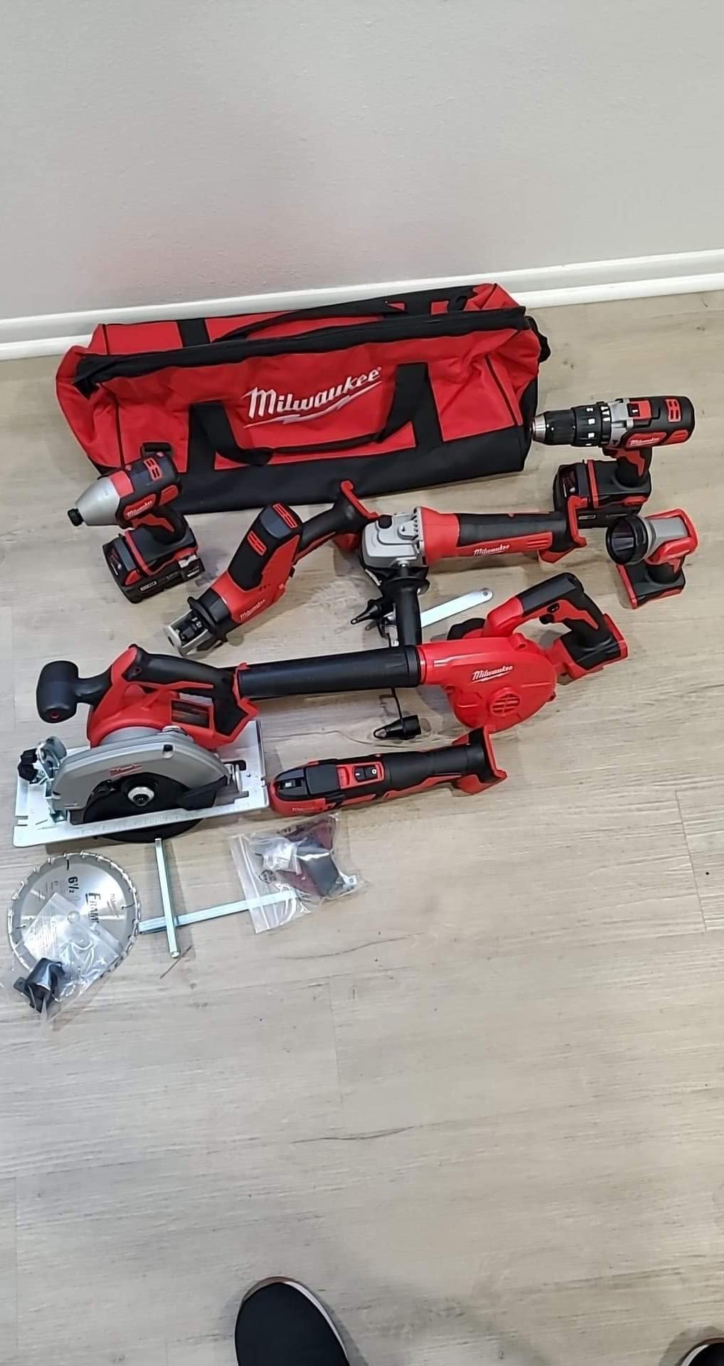 MILWAUKEE M18 18-Volt Lithium-Ion Cordless 9-Tool Combo Kit with 3 4.0 Ah Batteries, Charger and Tool Bag customer photo 1