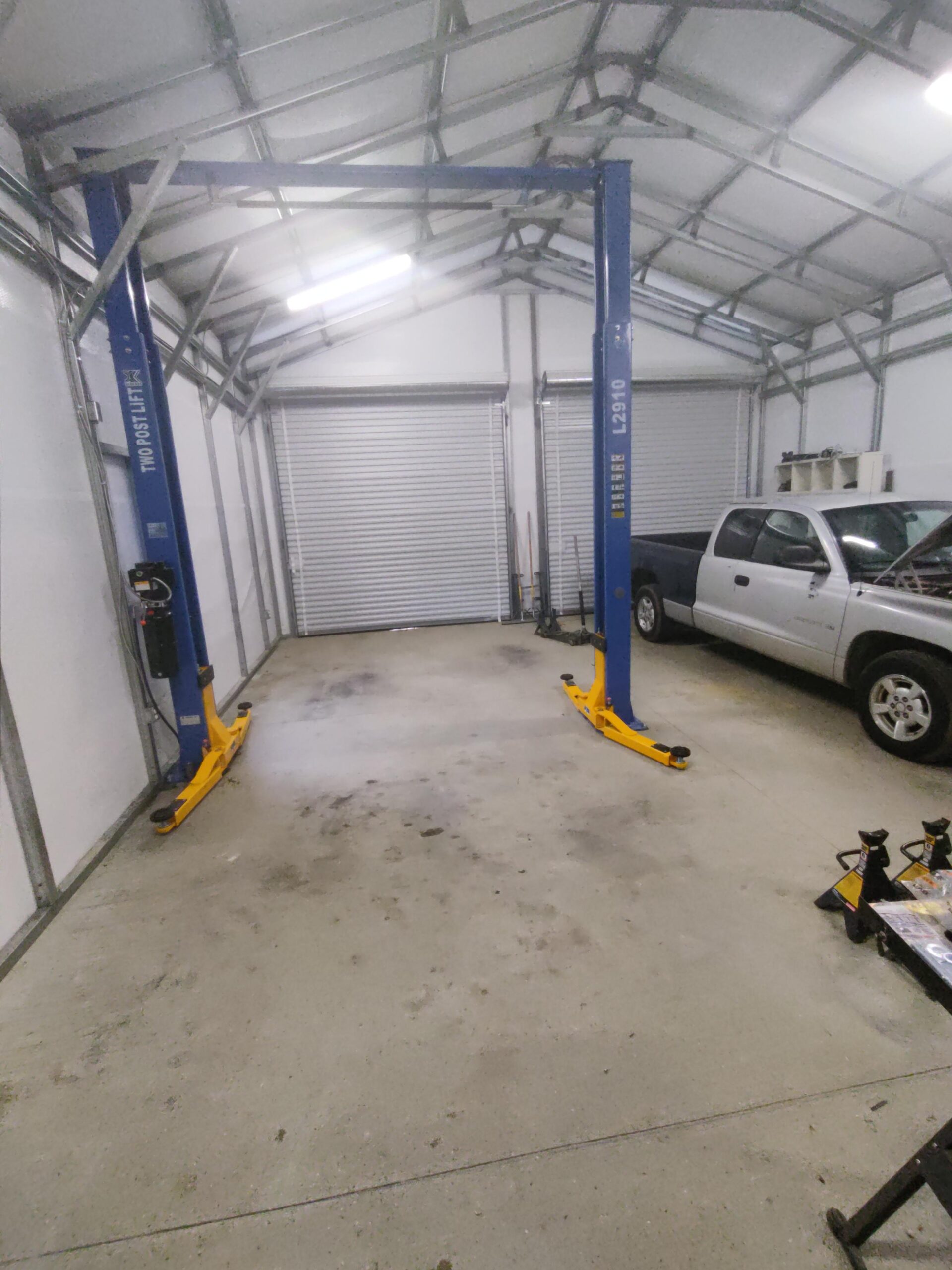Atlas Automotive Equipment 9KOHX 2-Post Vehicle Lift, Overhead Hoist, 12' Minimum Ceiling Height, Clear Floor Design, 9,000lb Capacity customer photo 2