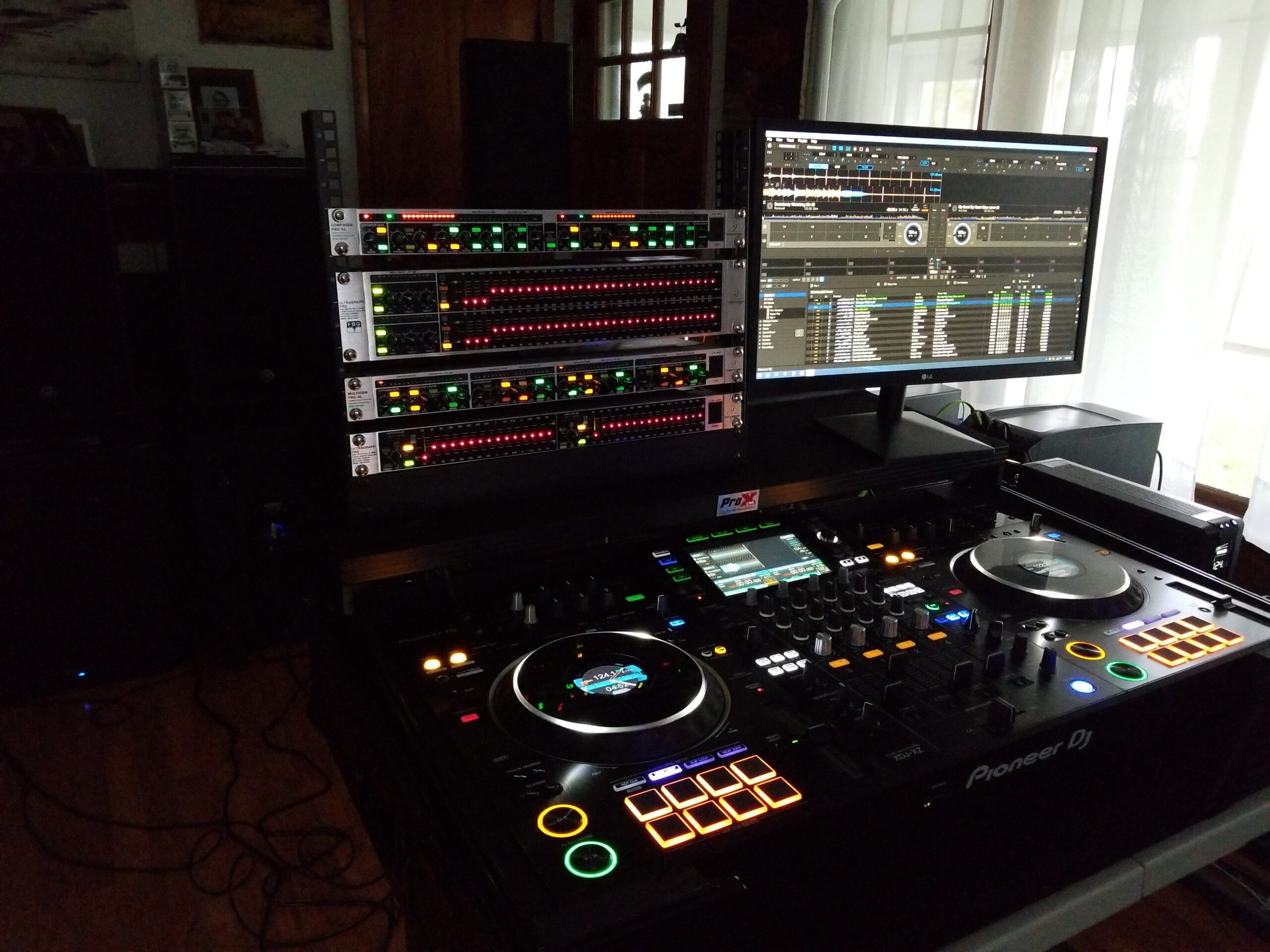 Behringer Composer Pro-XL MDX2600 Compressor with De-esser customer photo 1