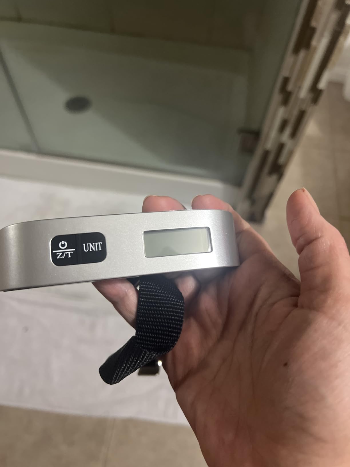 travel inspira Luggage Scale, Portable Digital Hanging Baggage Scale for Travel, Suitcase Weight Scale with Rubber Paint, 110 Pounds, Battery Included customer photo 2