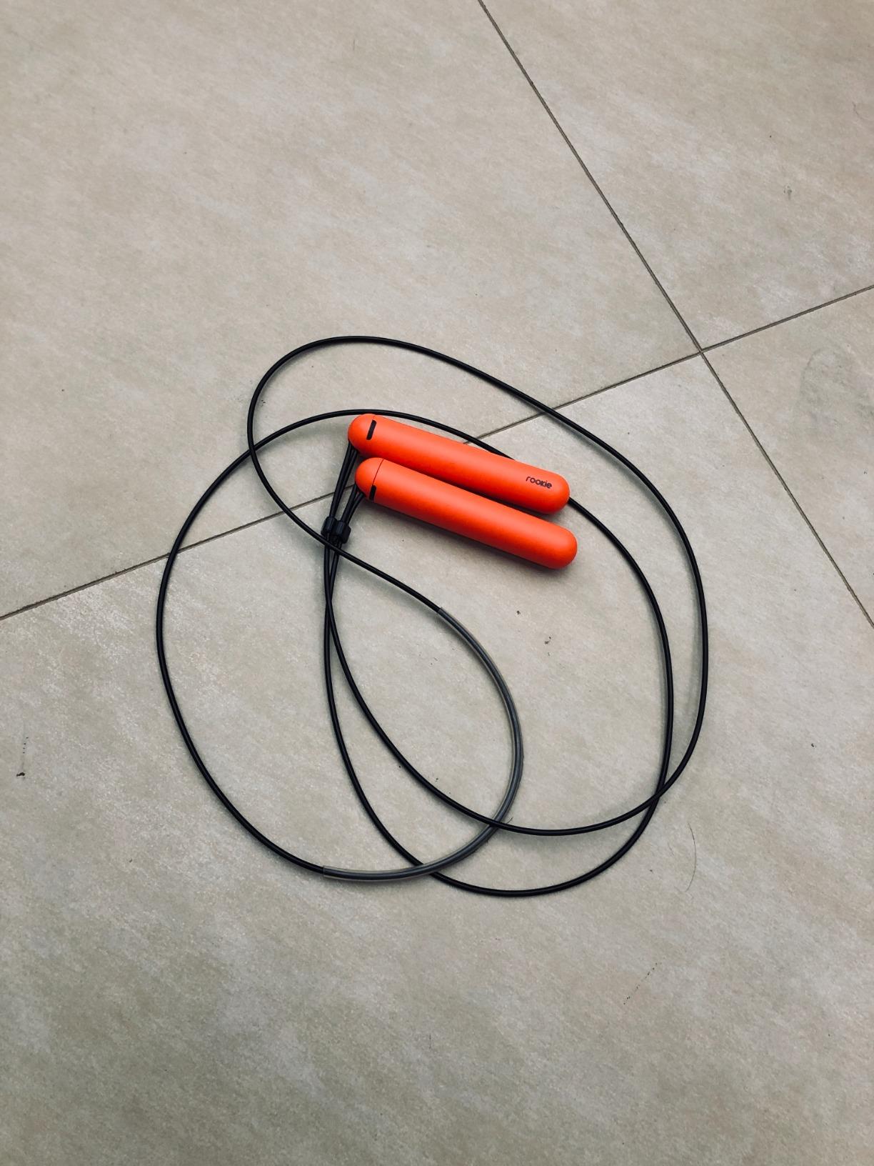 Tangram Smart Rope Rookie - App-Connected Jump Rope for Fitness and Workouts, Adjustable Length, Bluetooth 4.0 Enabled, Track Calories and Jumps (Black) customer photo 1