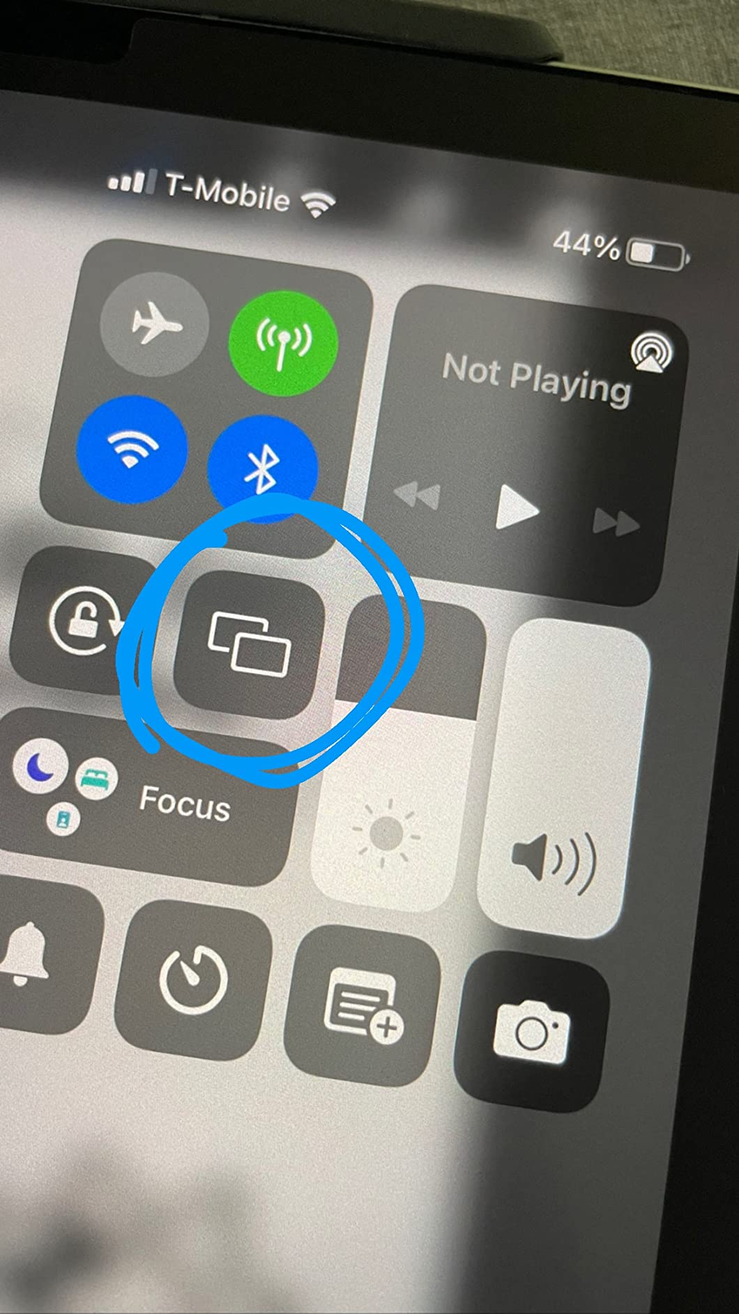 KODAK Luma 150 Ultra Mini Pocket Pico Projector - Built in Rechargeable Battery & Speaker, 1080P Support Portable Wireless LED DLP Movie & Video Travel Projector, connects to iPhone and Android customer photo 2