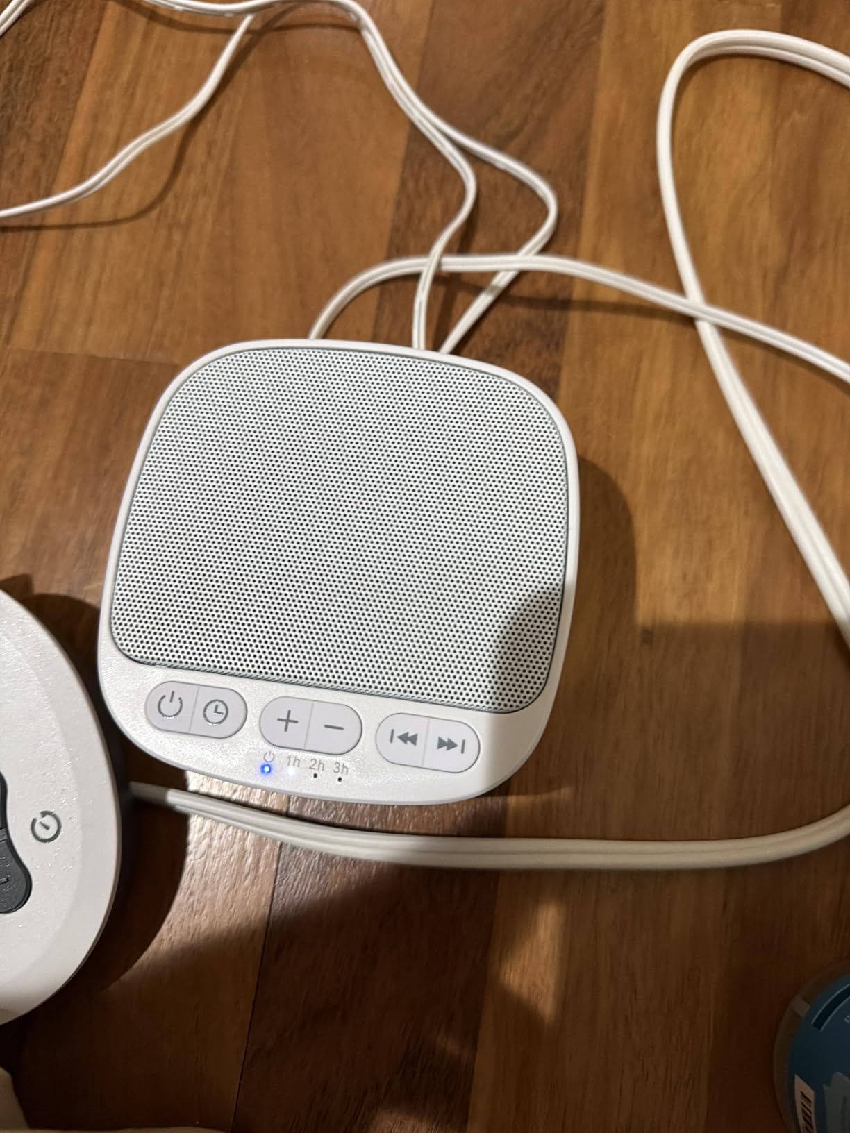 Magicteam Sleep Sound White Noise Machine with 40 Natural Soothing Sounds and Memory Function 32 Levels of Volume Powered by AC or USB and Sleep Timer Sound Therapy for Baby Kids Adults (B-White) customer photo 2