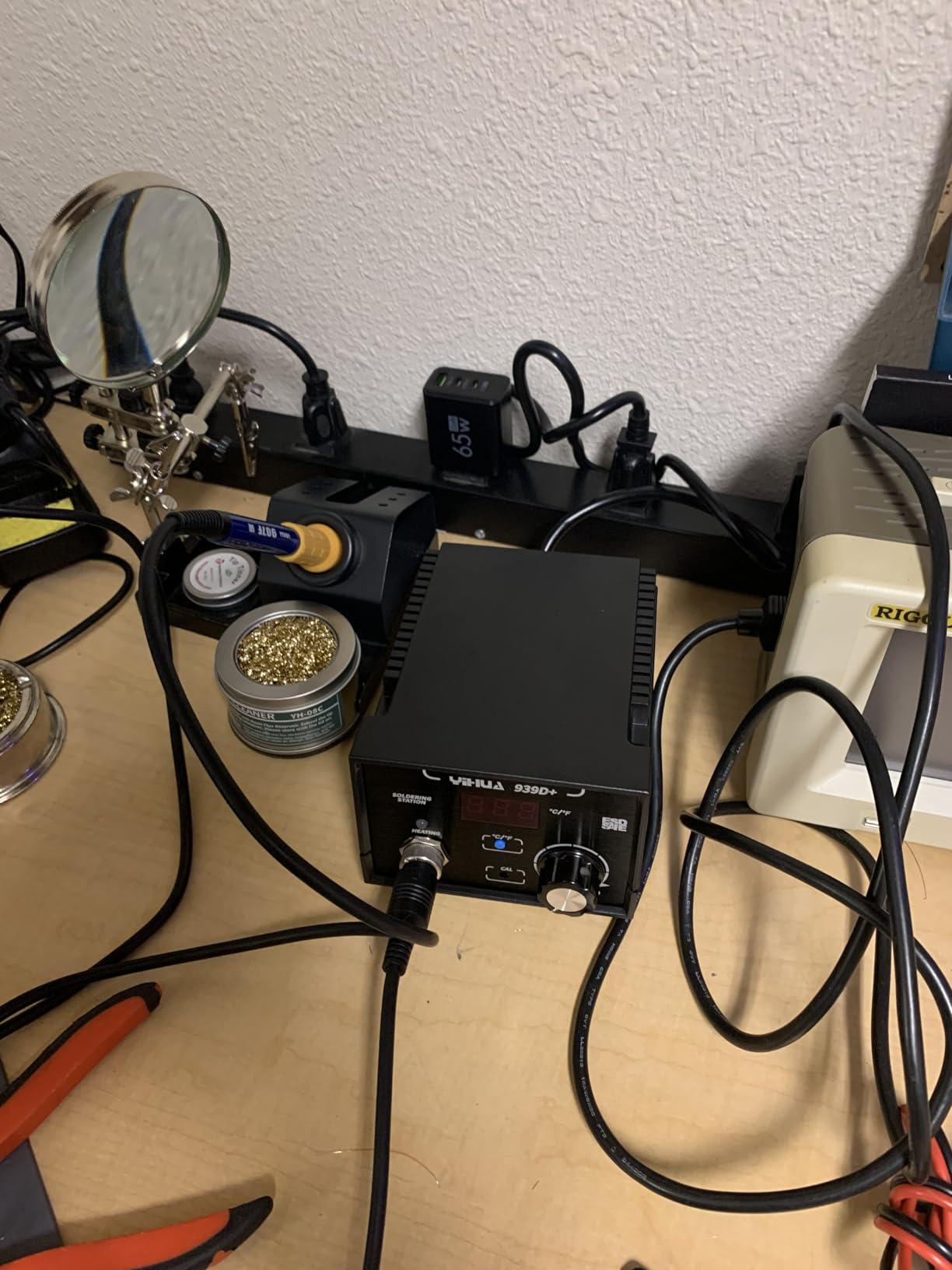 YIHUA 939D+ Digital Soldering Station, 75W Equivalent with Precision Heat Control (392°F to 896°F) and Built-in Transformer, ESD Safe, Lead Free with °C/°F display (Black) customer photo 1