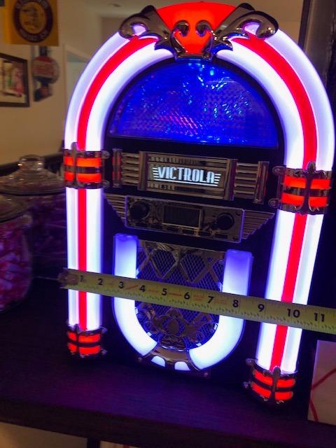 Victrola Redding Tabletop Bluetooth Jukebox with Built-In Speaker, 3.5mm Aux and RCA Output, Classic 50's Retro Design, Color-Changing LED Light, AM/FM Radio, Wireless Music Streaming customer photo 1