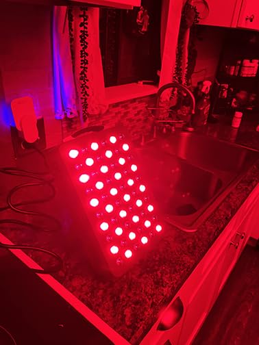 Hooga Red Light Therapy Panel - 660nm Red & 850nm Near Infrared Light Therapy Device, LED Light Therapy Lamp for Face & Body, 60 LEDs, Timer, Stand, Carrying Handle - HG300 customer photo 1