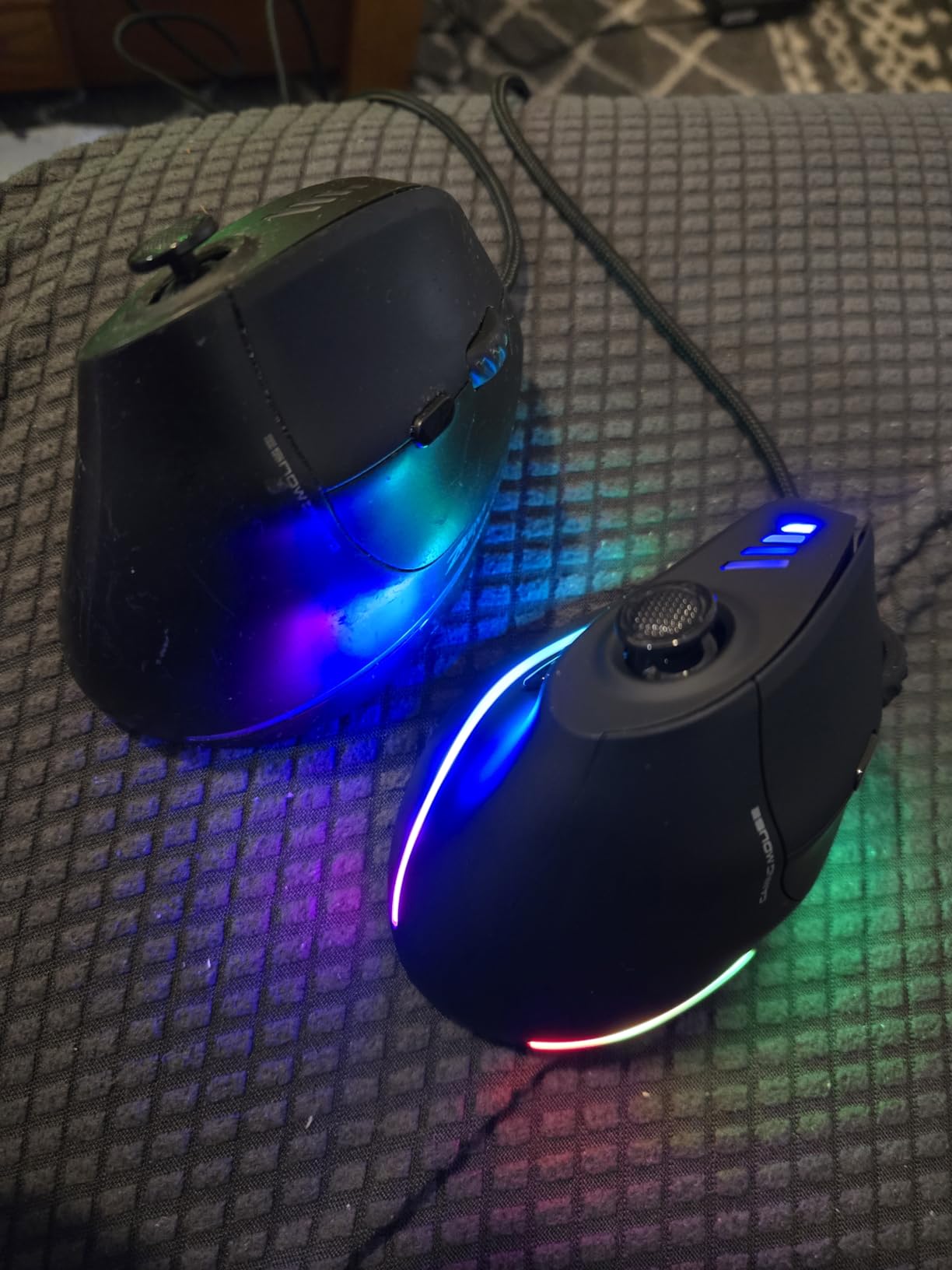TRELC Gaming Mouse with 5 D Rocker, Ergonomic Mouse with 10000 DPI/11 Programmable Buttons, Vertical Gaming Mice Wired for PC/Laptop/E-Sports/Gamer (Black) customer photo 2