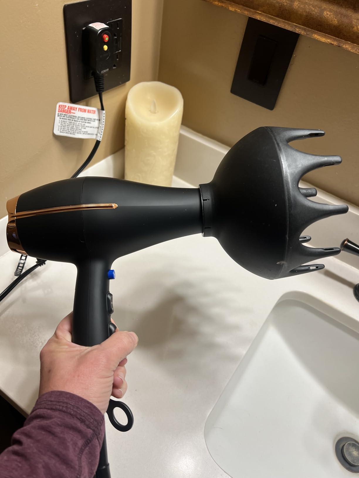 INFINITI PRO by CONAIR Hair Dryer, 1875W Blow Dryer with Diffuser and Concentrator, Ceramic Technology, 3 Heat & 2 Speed Settings, Cold Shot Button, Black customer photo 1