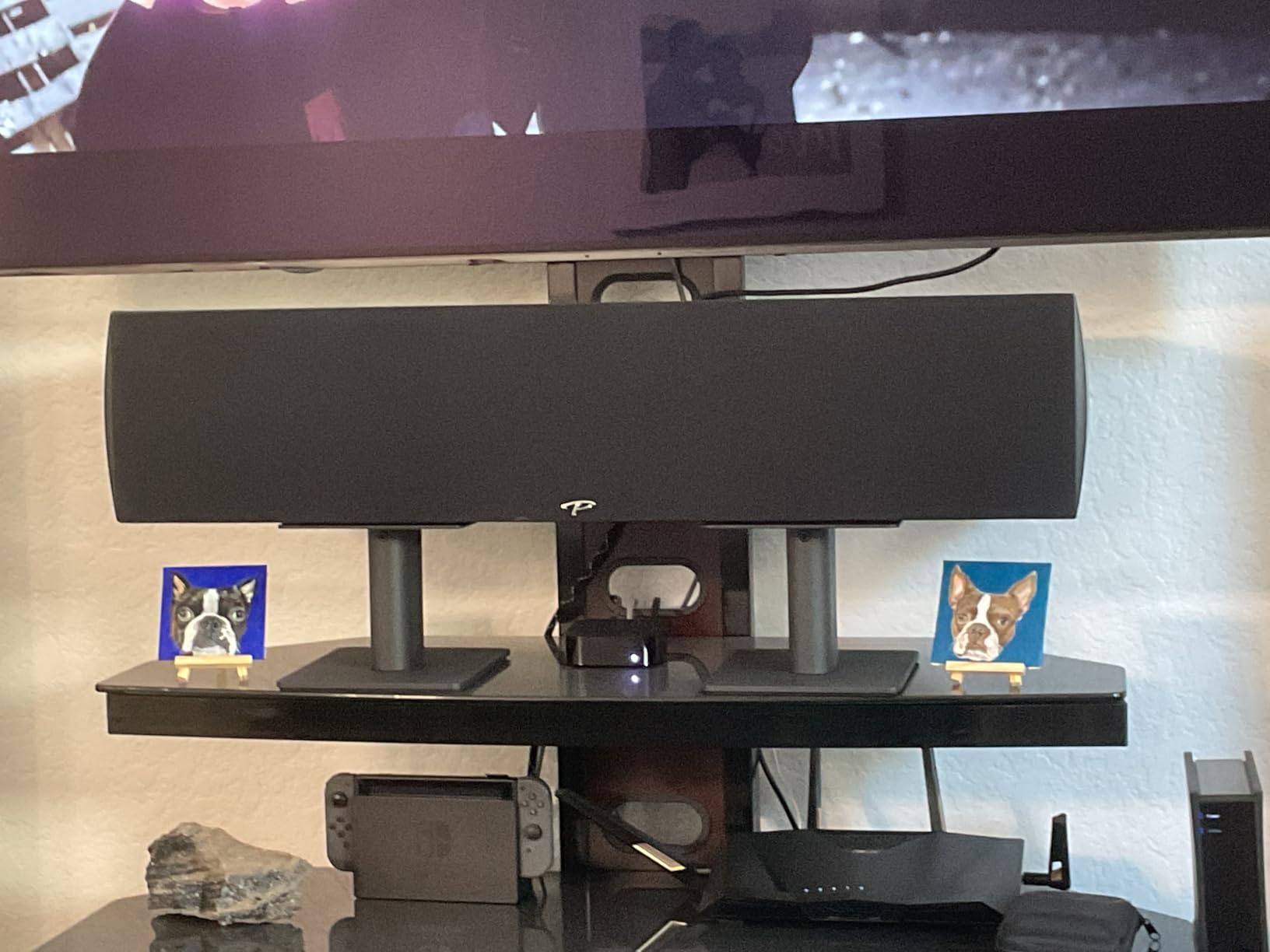 Kanto SP6HD Desktop Speaker Stands for Medium/Large Bookshelf Speakers and Mid-Size/Full-Size 4-7 inch Studio Monitors | 6 inch Tall | Black | Pair customer photo 2