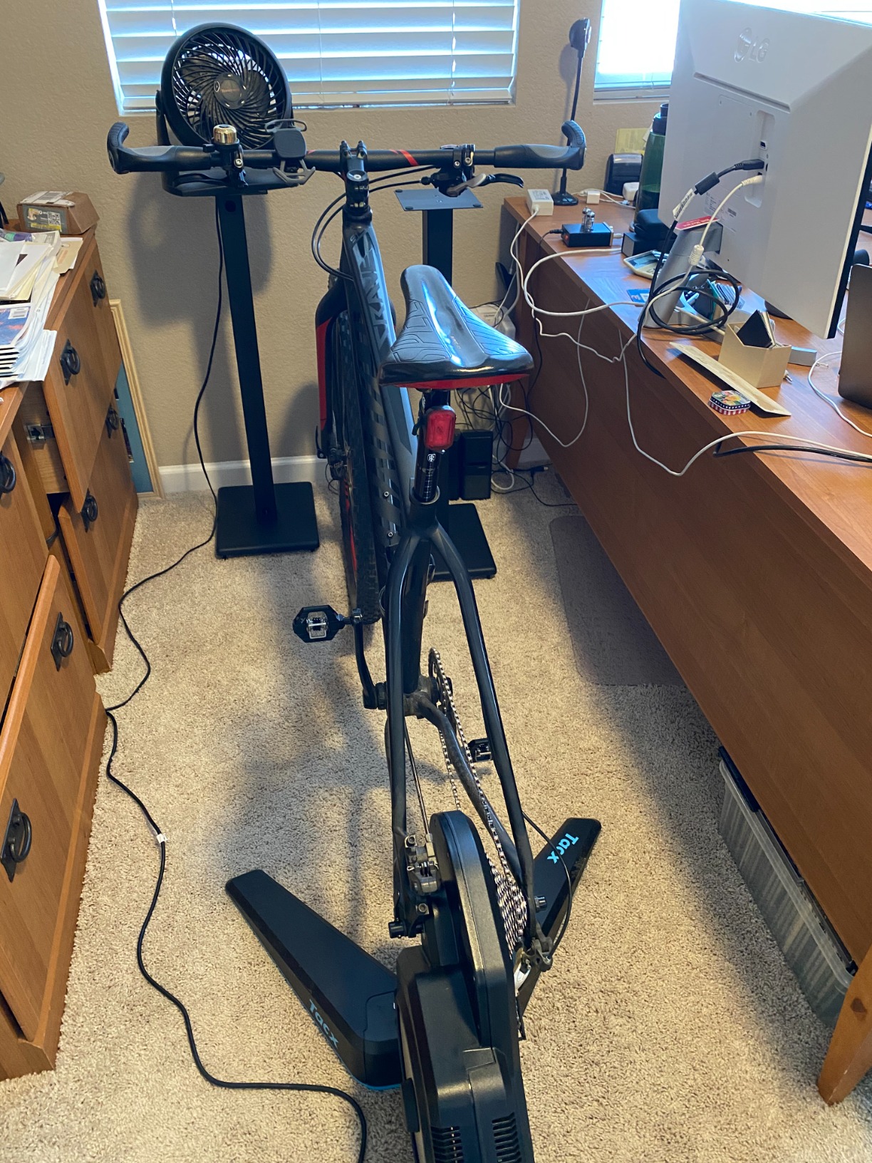 Tacx T2980.60 Flux 2 Smart Trainer, Black customer photo 1