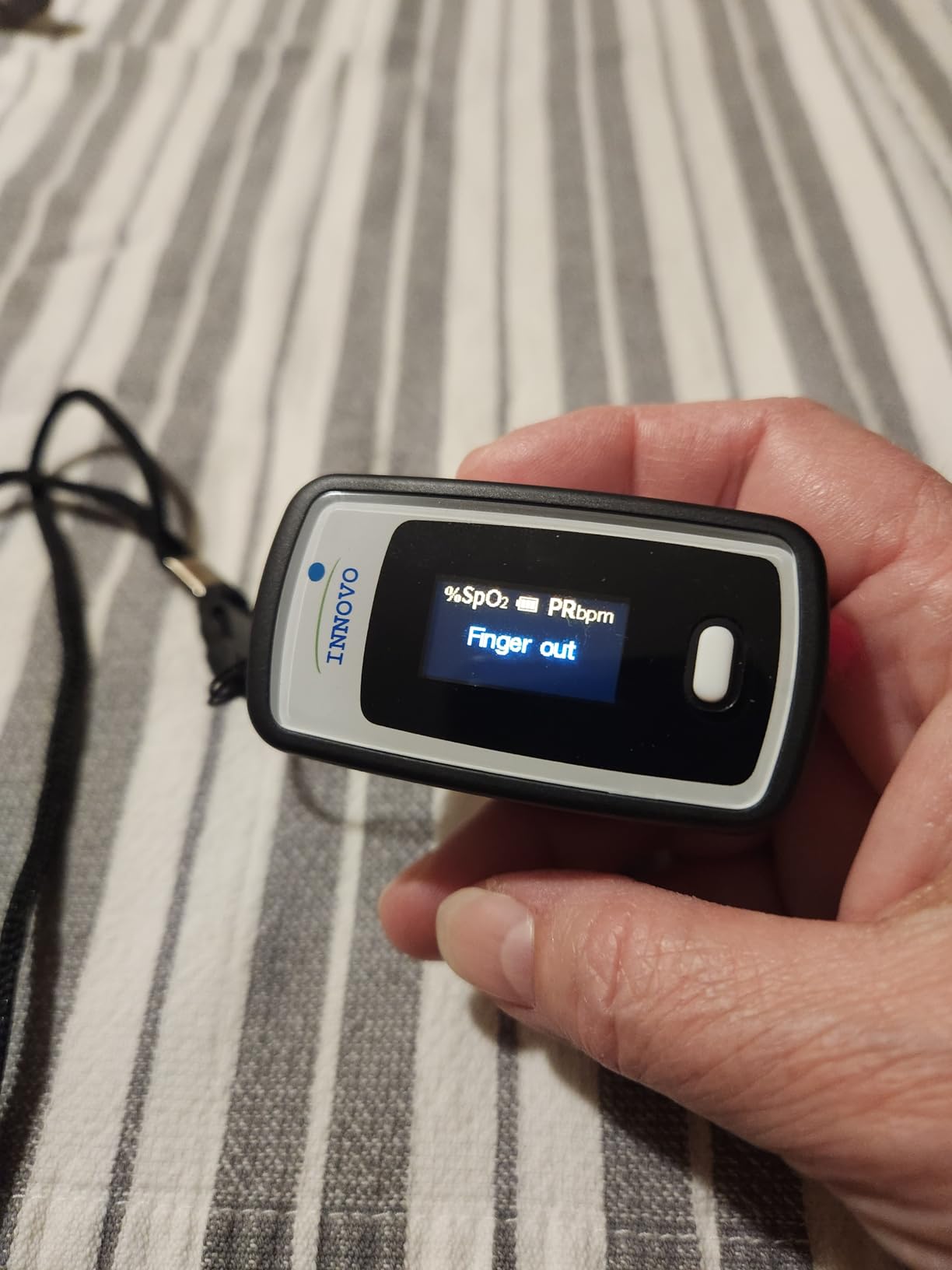 Innovo Deluxe iP900AP Fingertip Pulse Oximeter Blood Oxygen Saturation Monitor with Alarm, Plethysmograph and Perfusion Index customer photo 1