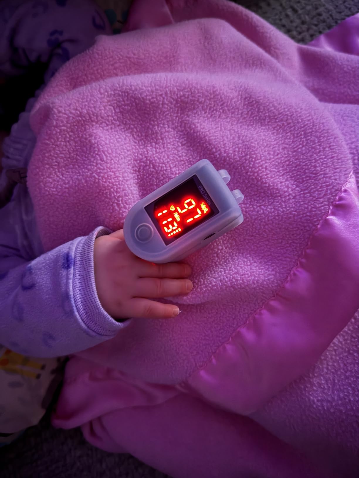 Zacurate 500C Elite Fingertip Pulse Oximeter Blood Oxygen Saturation Monitor with Silicon Cover, Batteries and Lanyard (Mystic Black) customer photo 2