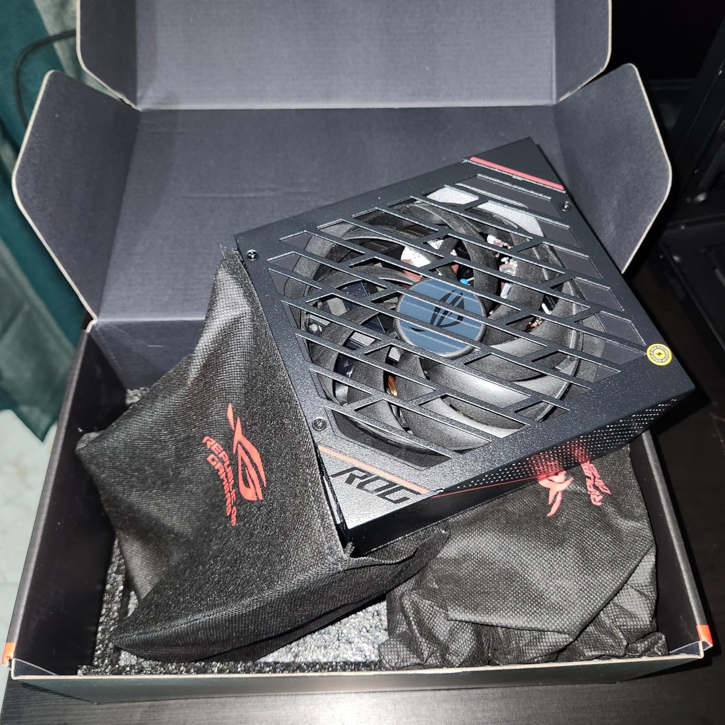 ASUS ROG Strix 750 Fully Modular 80 Plus Gold 750W ATX Power Supply with 0dB Axial Tech Fan and 10 Year Warranty customer photo 2