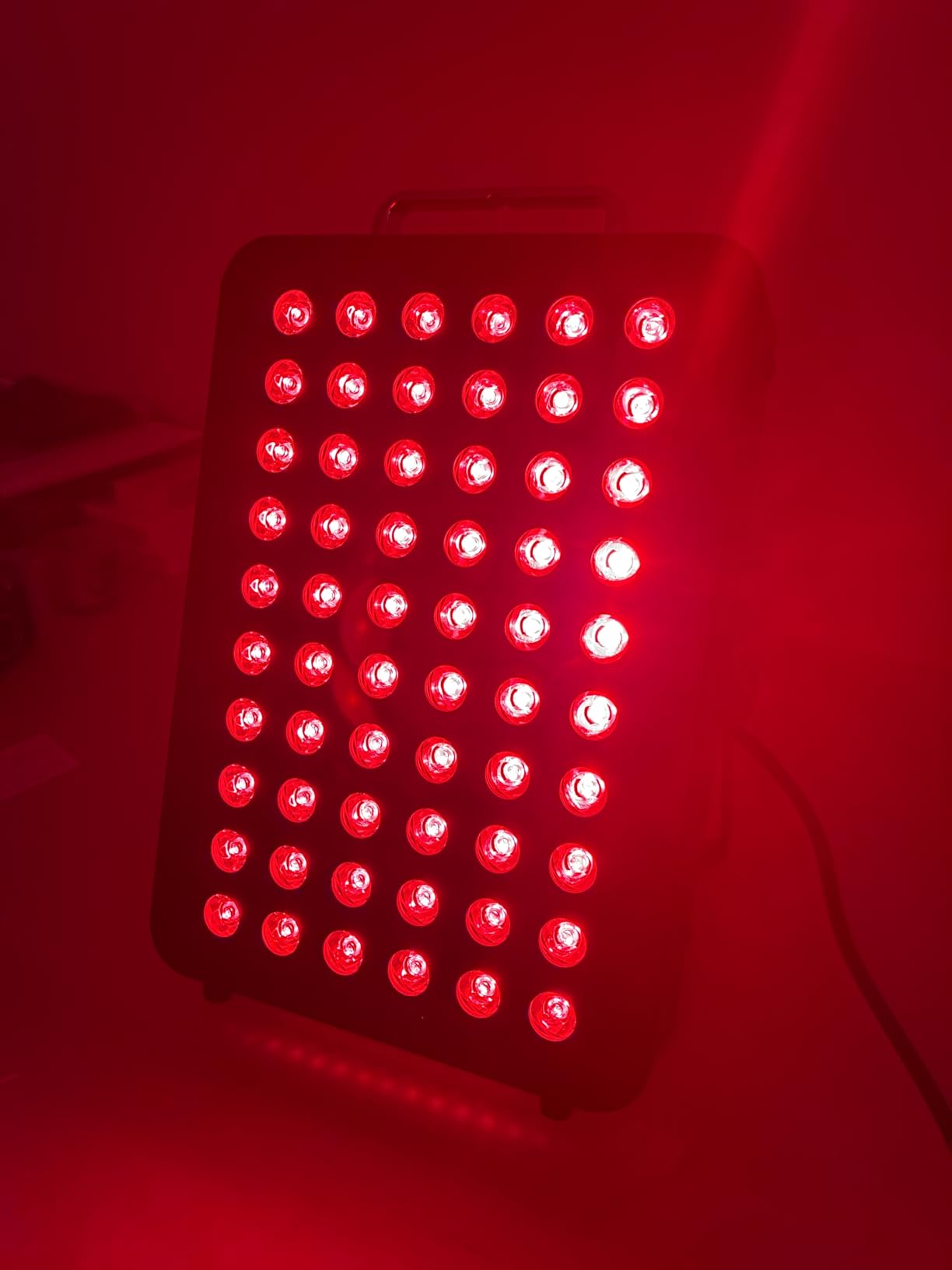 BestQool Red Light Therapy, Dual Chip Elite Grade LED Red Infrared Light Device with Near-Infrared Light 660nm 850nm High Power Red Light Therapy Panel at Home, Ideal for Body, Face, 105W (Black 60) customer photo 1