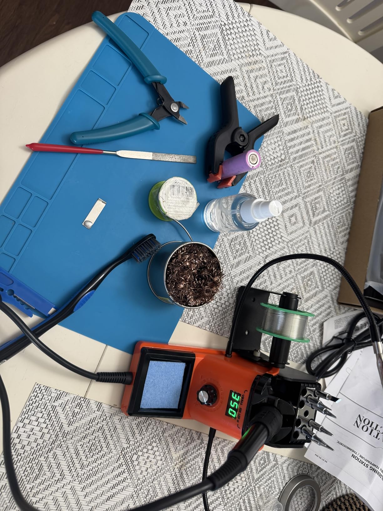 YIHUA 926 III 60W Digital Display Soldering Iron Station Kit with 2 Helping Hands, 6 Extra Iron Tips, Lead-Free Solder, Solder Sucker, S/S Tweezers, °C/°F Conversion, Auto Sleep & Calibration Support customer photo 2