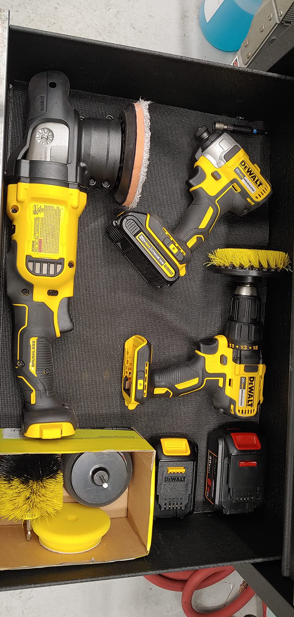 DEWALT 20V MAX XR Cordless Polisher, Variable-Speed, Random Orbit, 5-Inch, Tool Only (DCM848B) customer photo 1