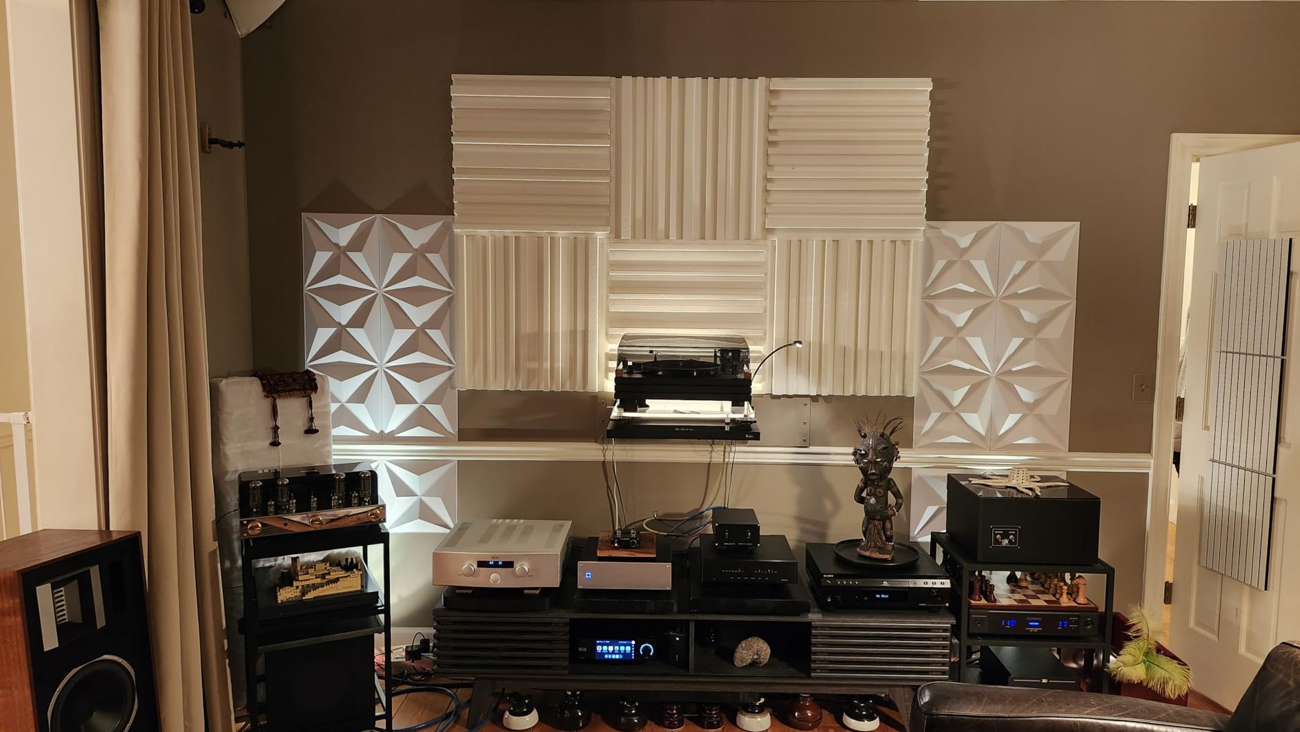 TroyStudio Acoustic Sound Diffuser Panels, 12 X 12 X 1 inches 16 Pcs PVC Plastic Wall Panel, Recording Studio Acoustical Treatments Diffusion panel, 3d Art Decorative Ceiling Tiles (Pyramid, White) customer photo 1