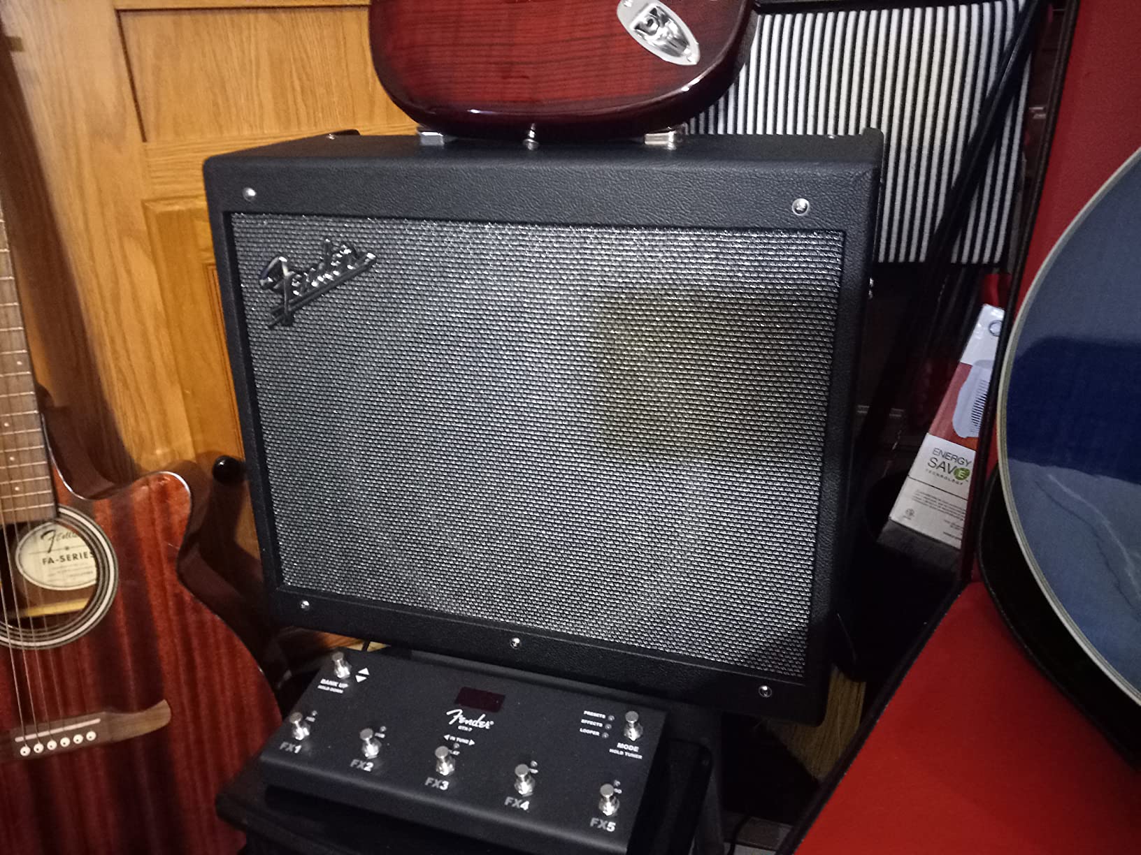 Fender Mustang GTX100 Guitar Amp and 7 Button Footswitch, 100 Watts, with 2-Year Warranty Integrated Looper, Bluetooth Audio Streaming for Play Along customer photo 1