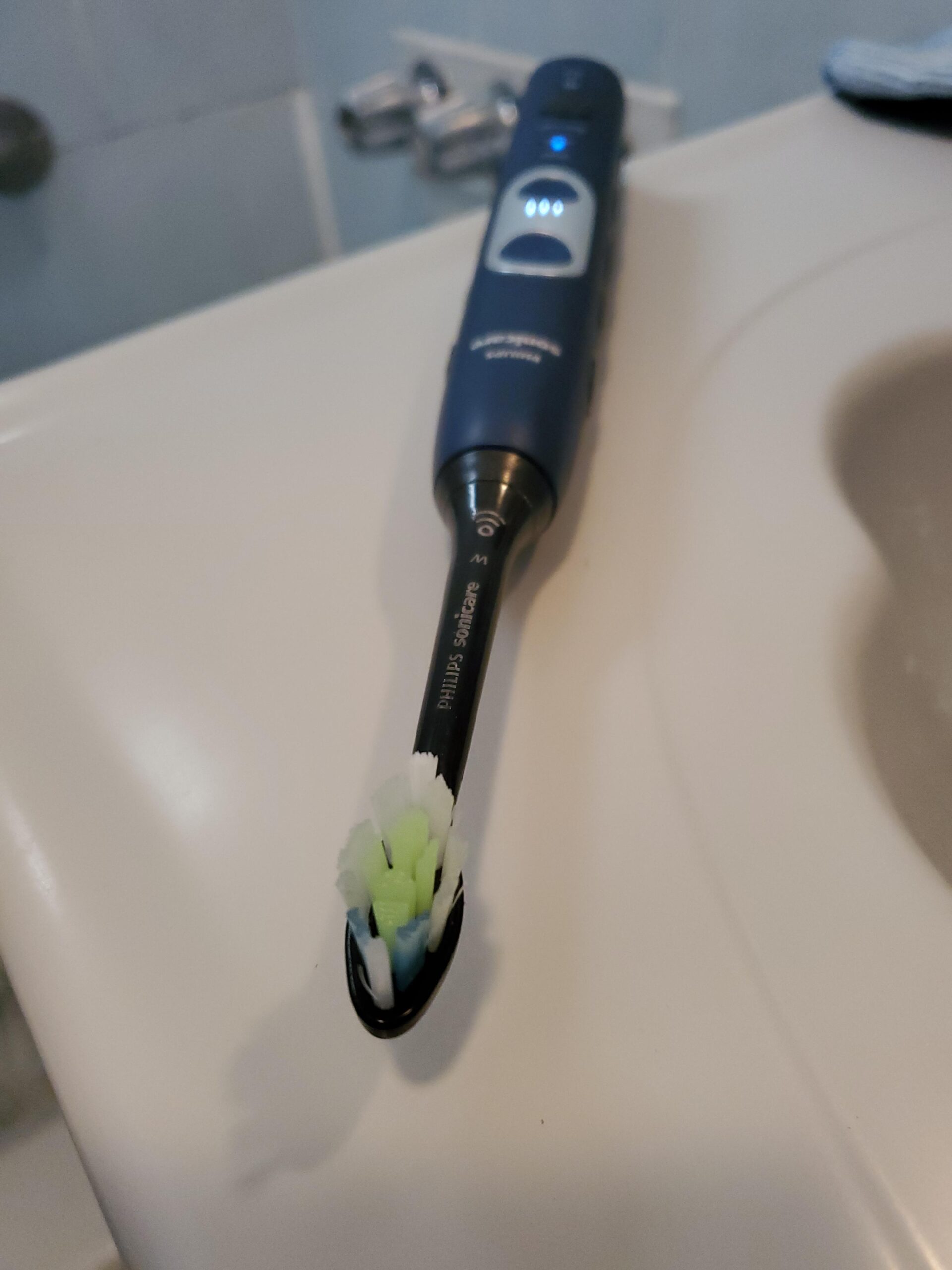 Philips Sonicare ProtectiveClean 6500 Rechargeable Electric Toothbrush, with Pressure Sensor, 3 Cleaning Modes, SmarTimer and QuadPacer, 14-Day Battery Life, Charging Travel Case, Navy Blue, HX6462/07 customer photo 2